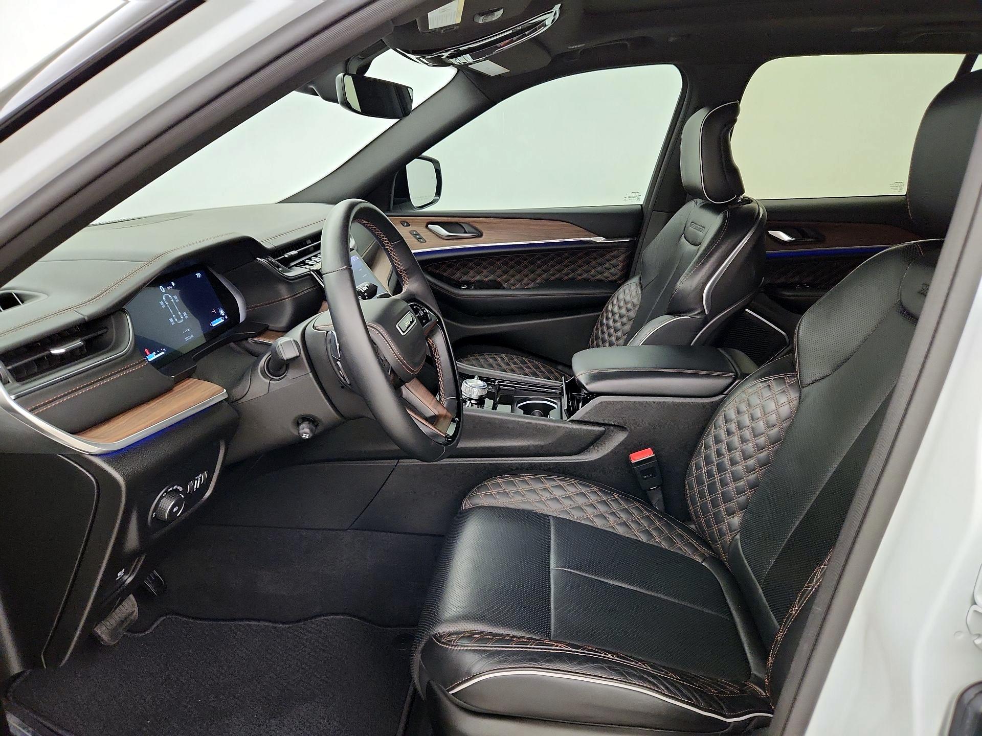 Thumbnail: 2022 Jeep Grand Cherokee - 11