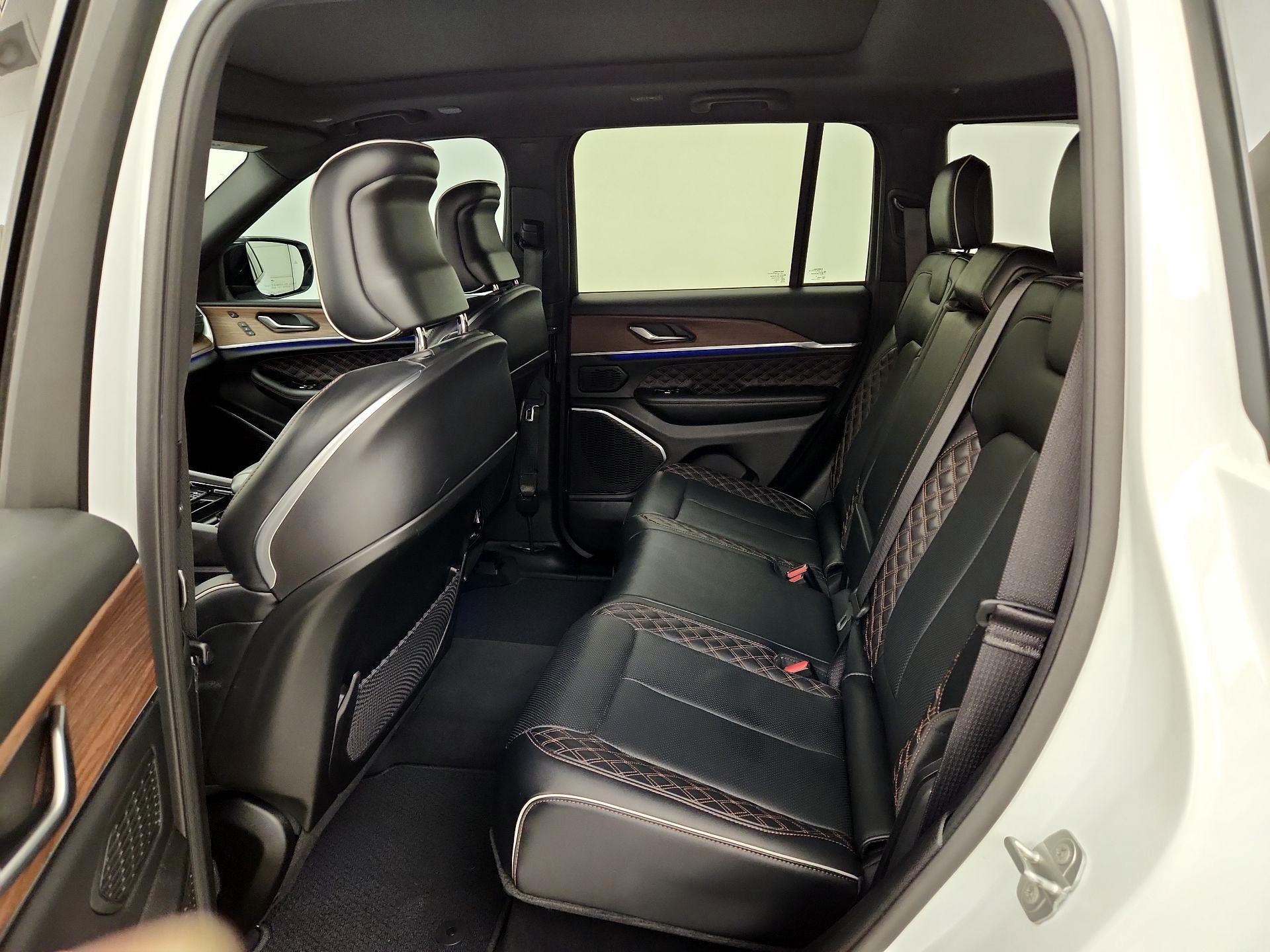 Thumbnail: 2022 Jeep Grand Cherokee - 20
