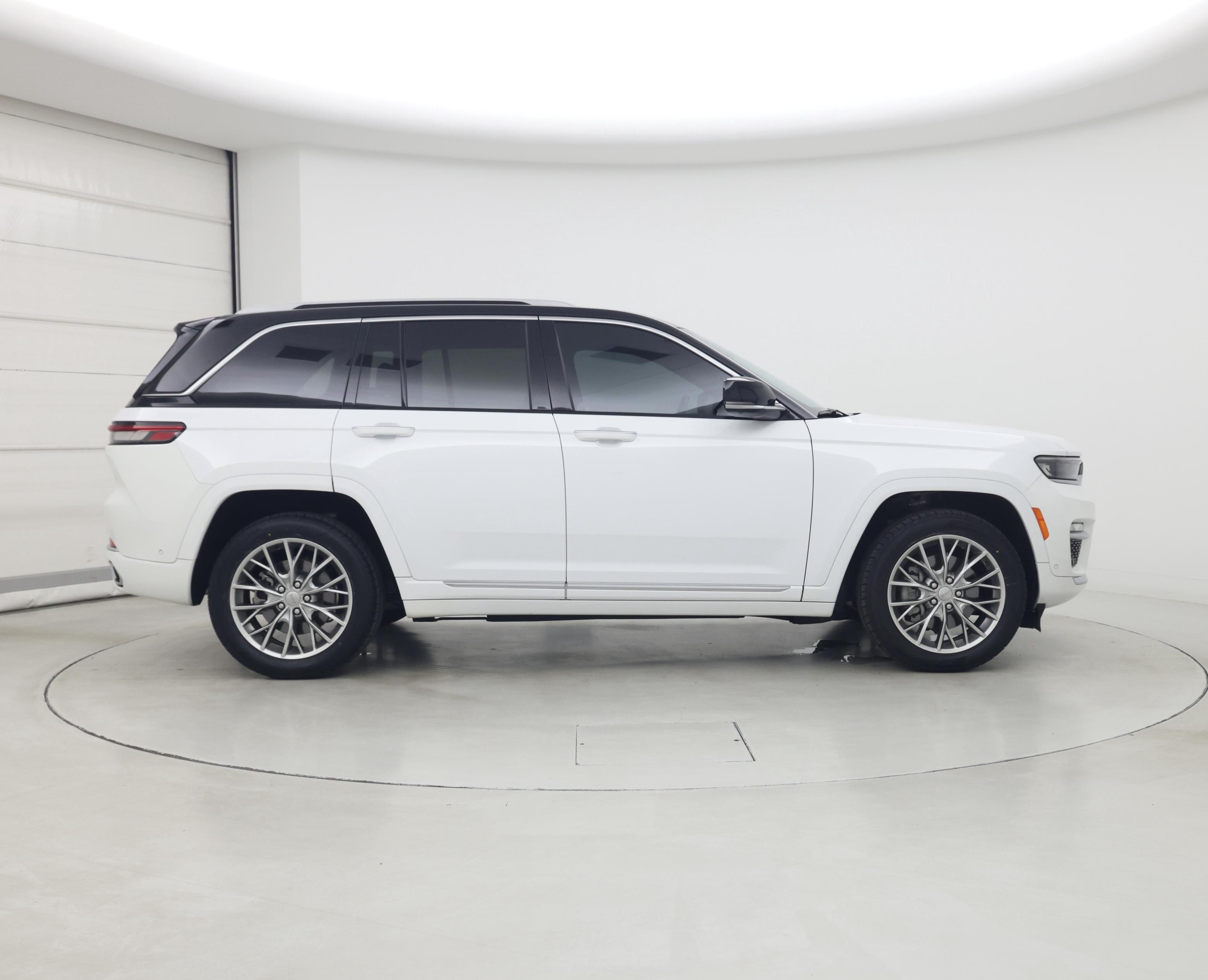 Thumbnail: 2022 Jeep Grand Cherokee - 7