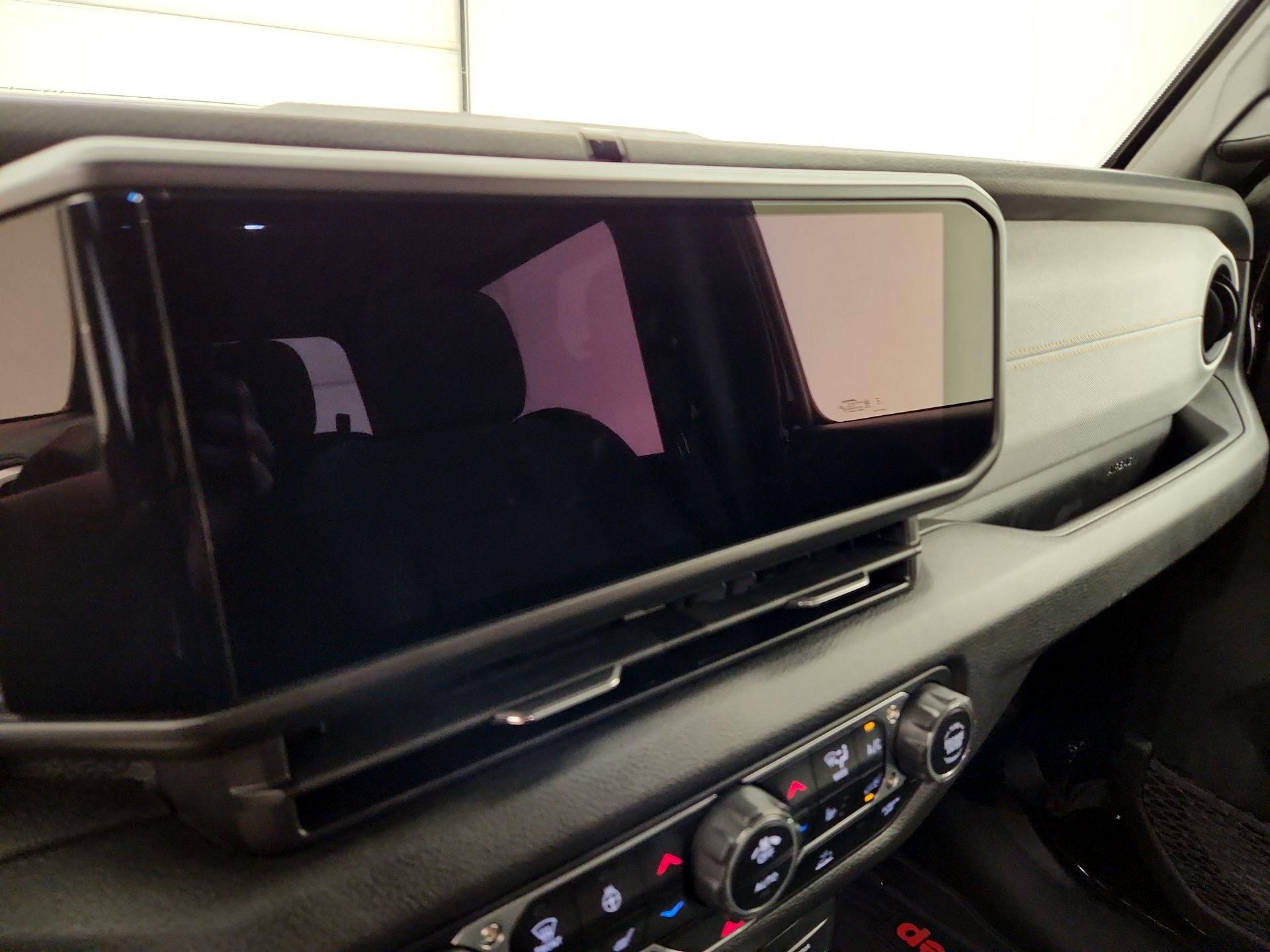Thumbnail: 2024 Jeep Wrangler - 15
