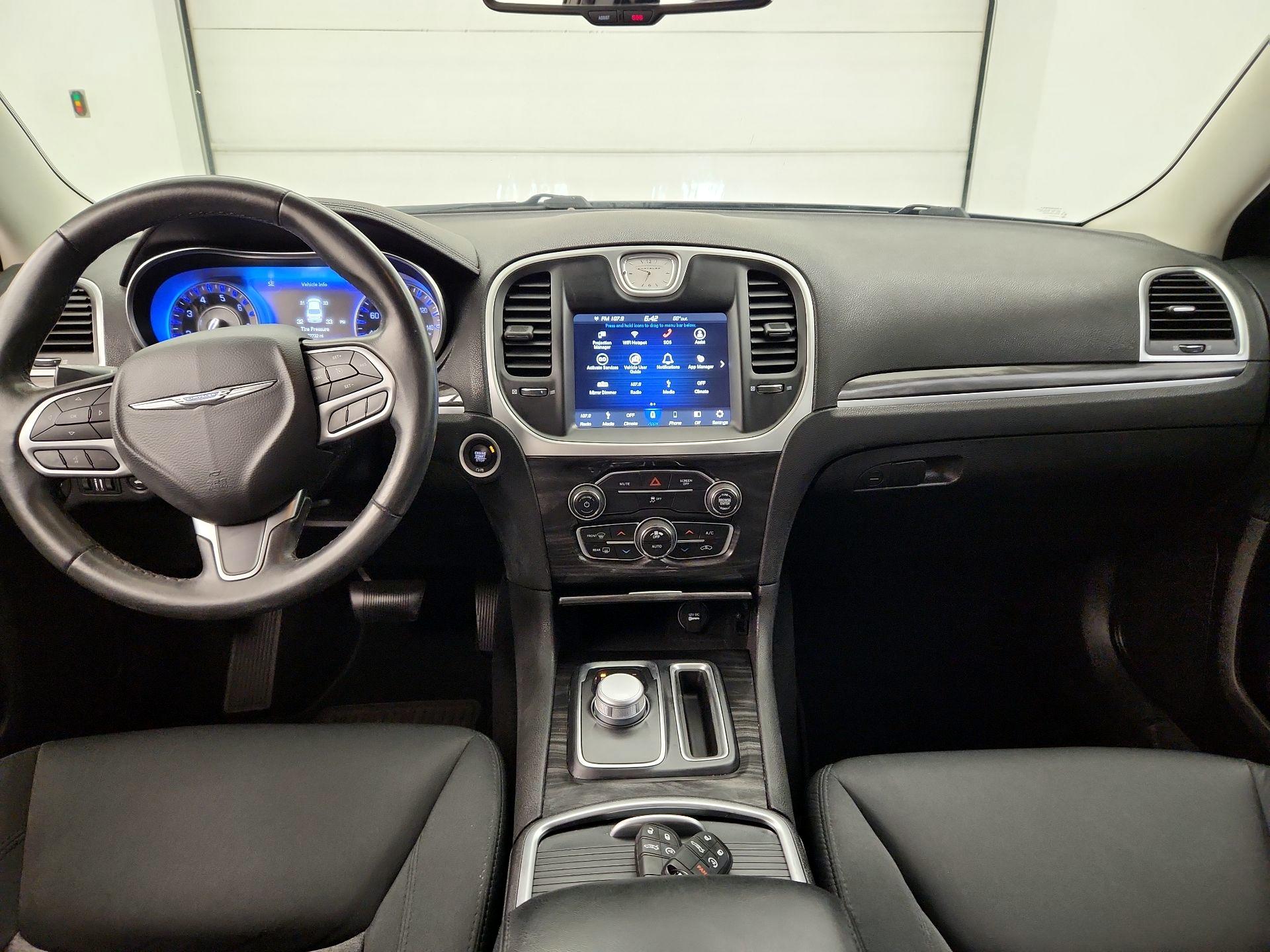 Thumbnail: 2019 Chrysler 300 - 9