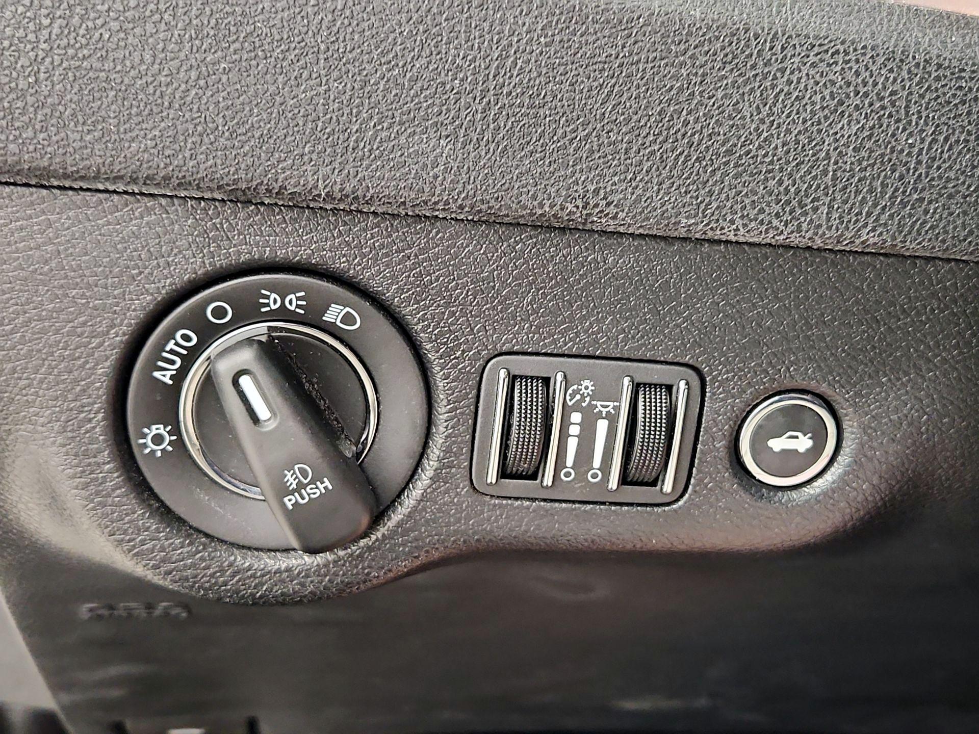 Thumbnail: 2019 Chrysler 300 - 13