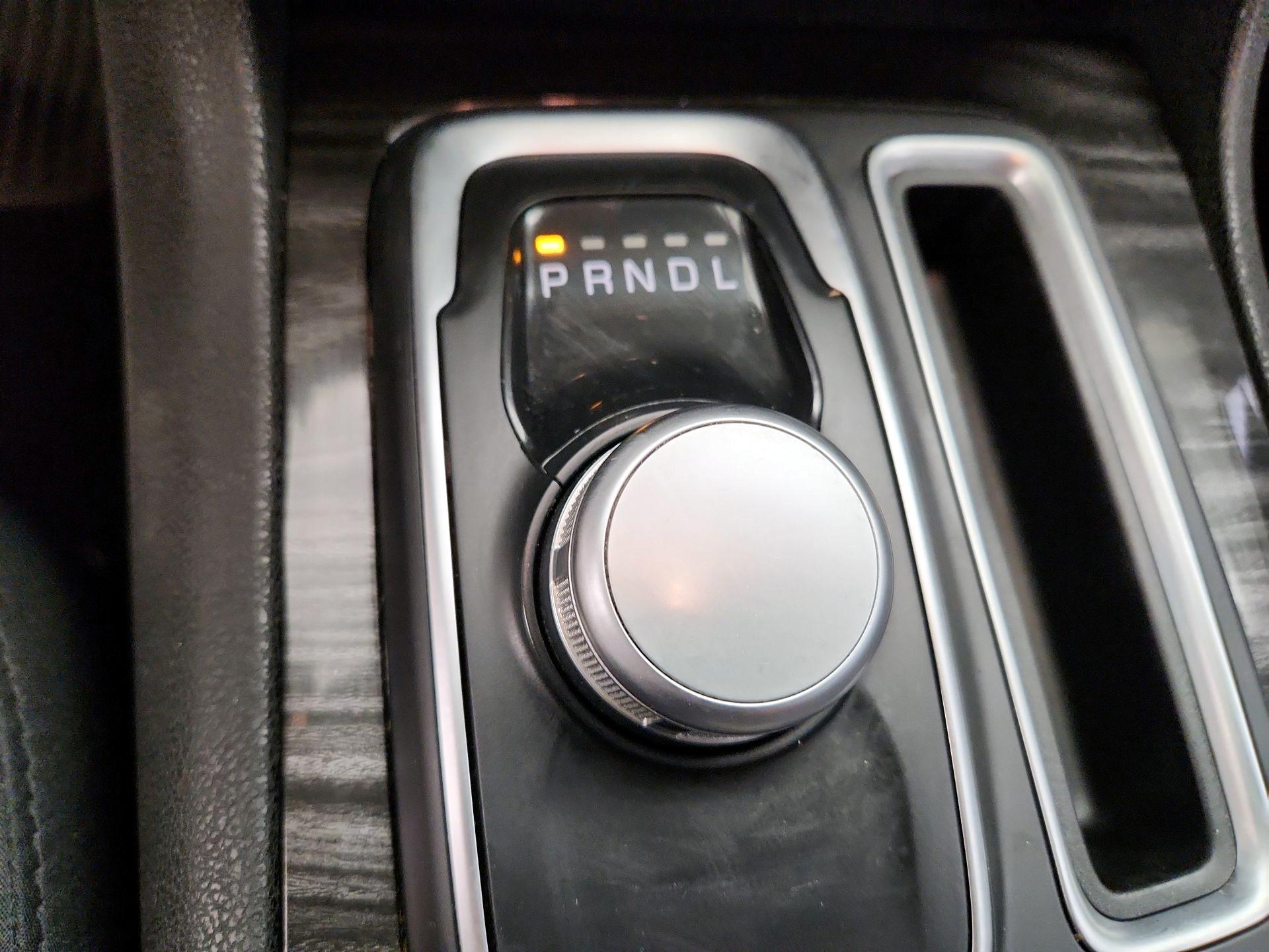 Thumbnail: 2019 Chrysler 300 - 17