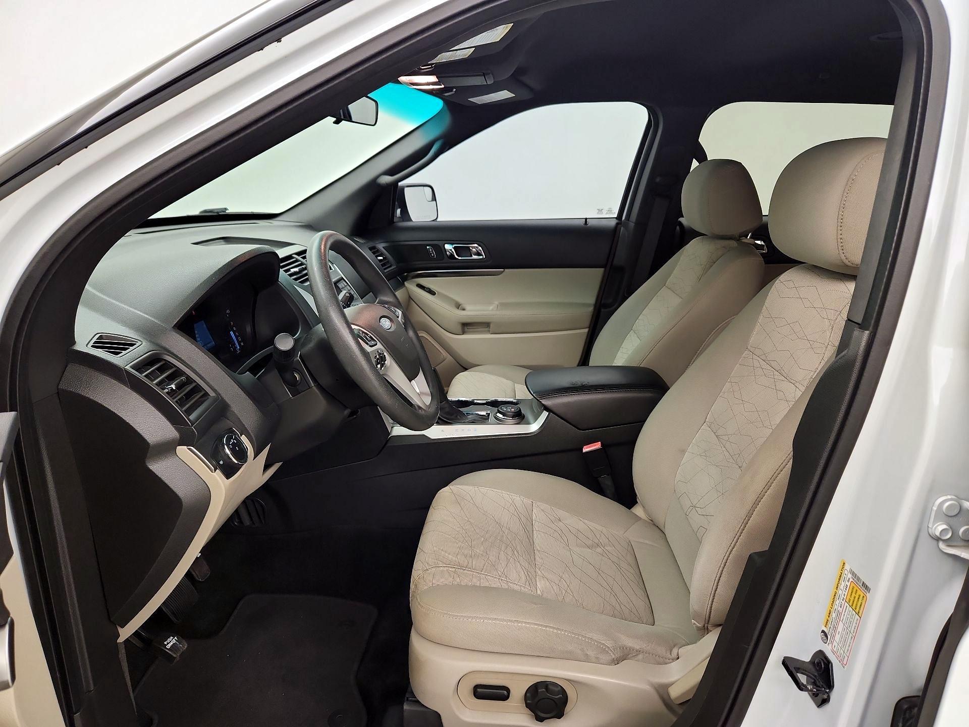 Thumbnail: 2015 Ford Explorer - 11