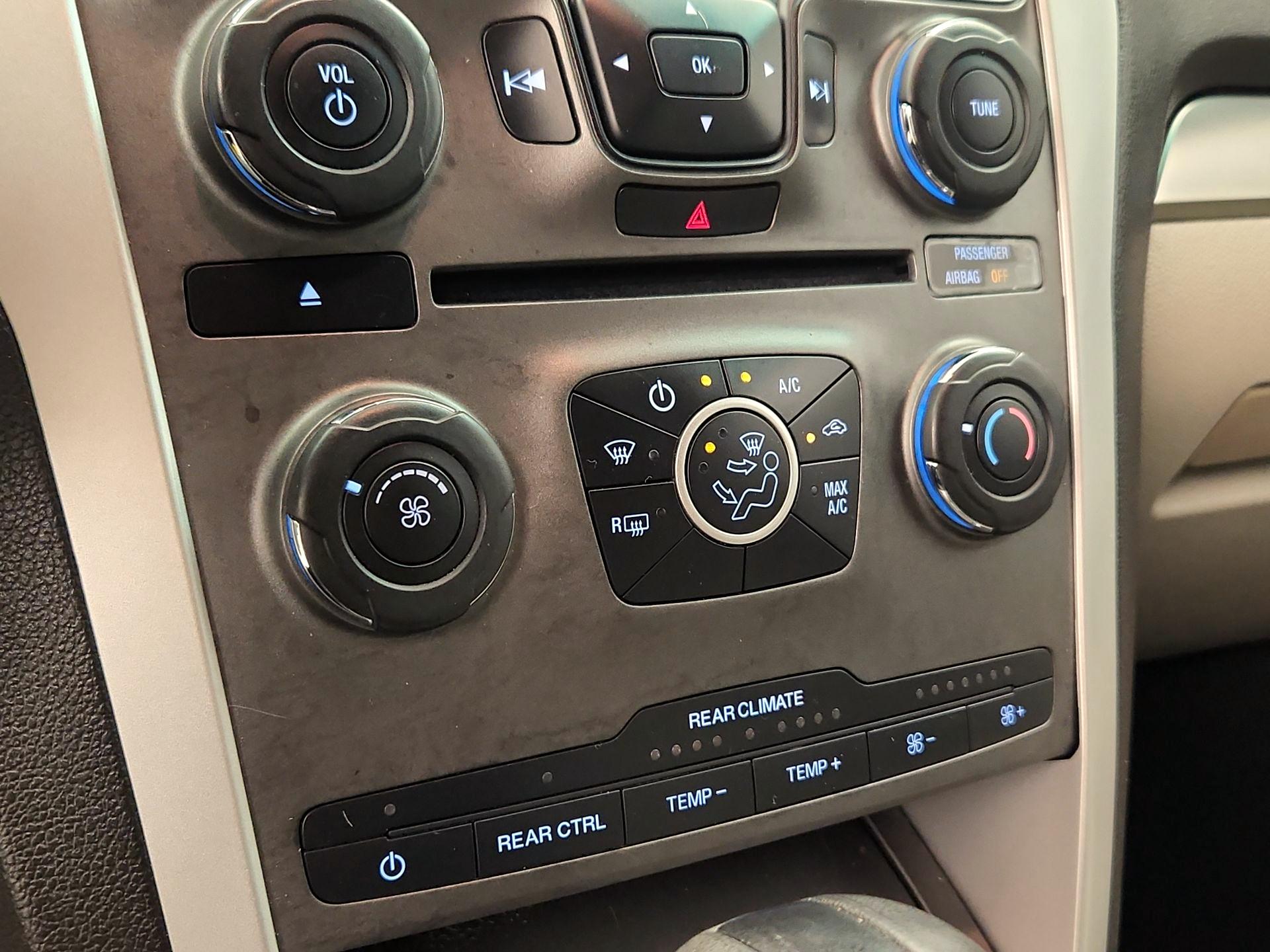 Thumbnail: 2015 Ford Explorer - 15
