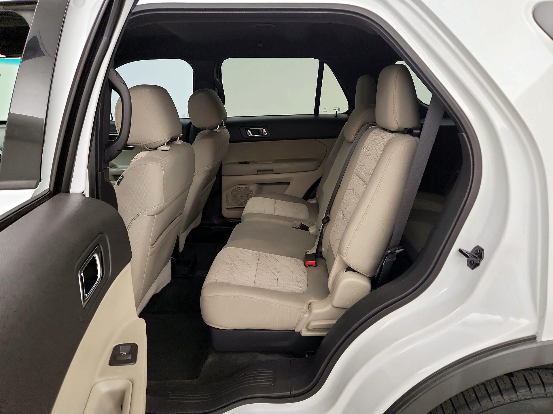 Thumbnail: 2015 Ford Explorer - 18