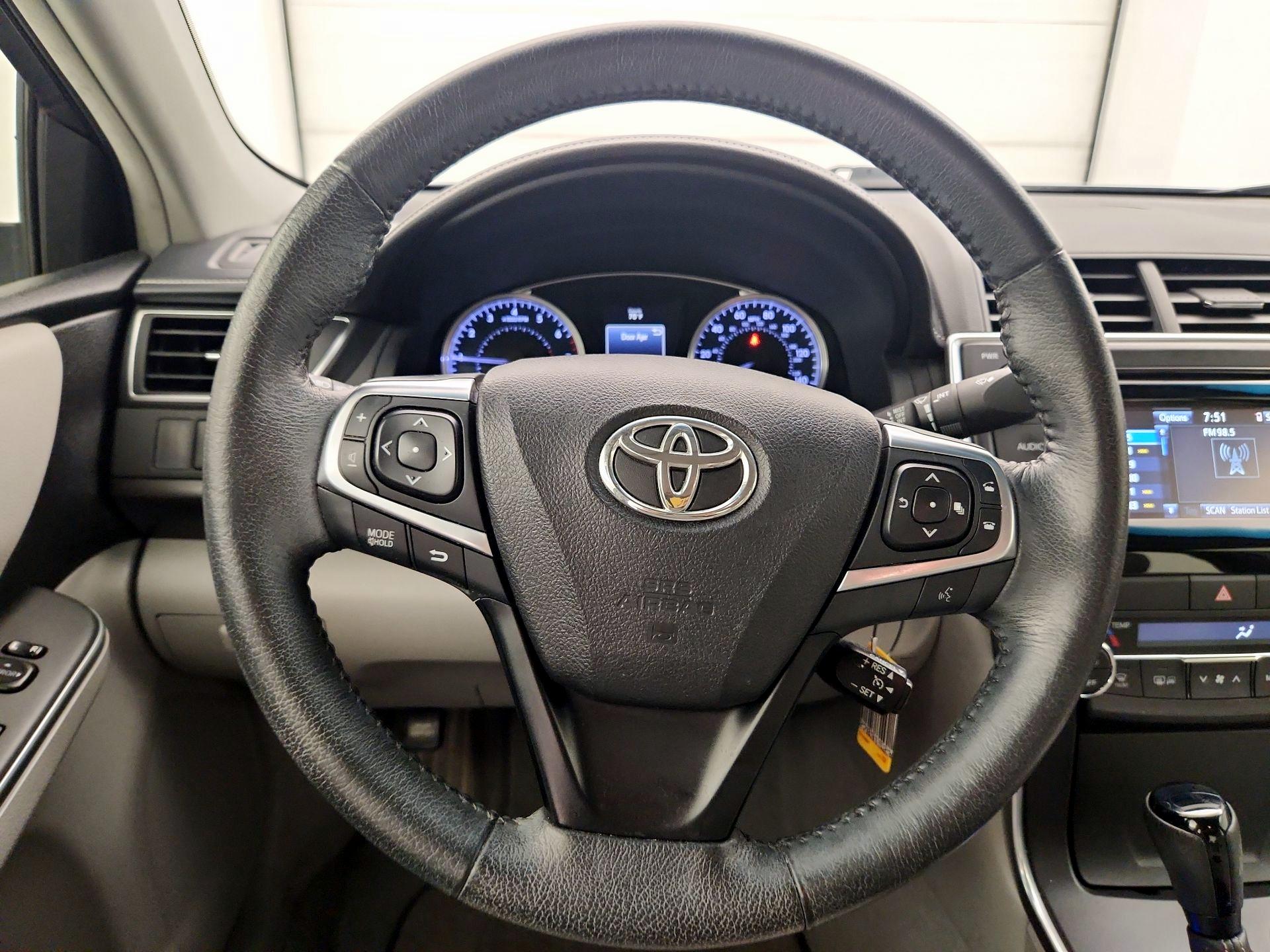 Thumbnail: 2015 Toyota Camry - 10