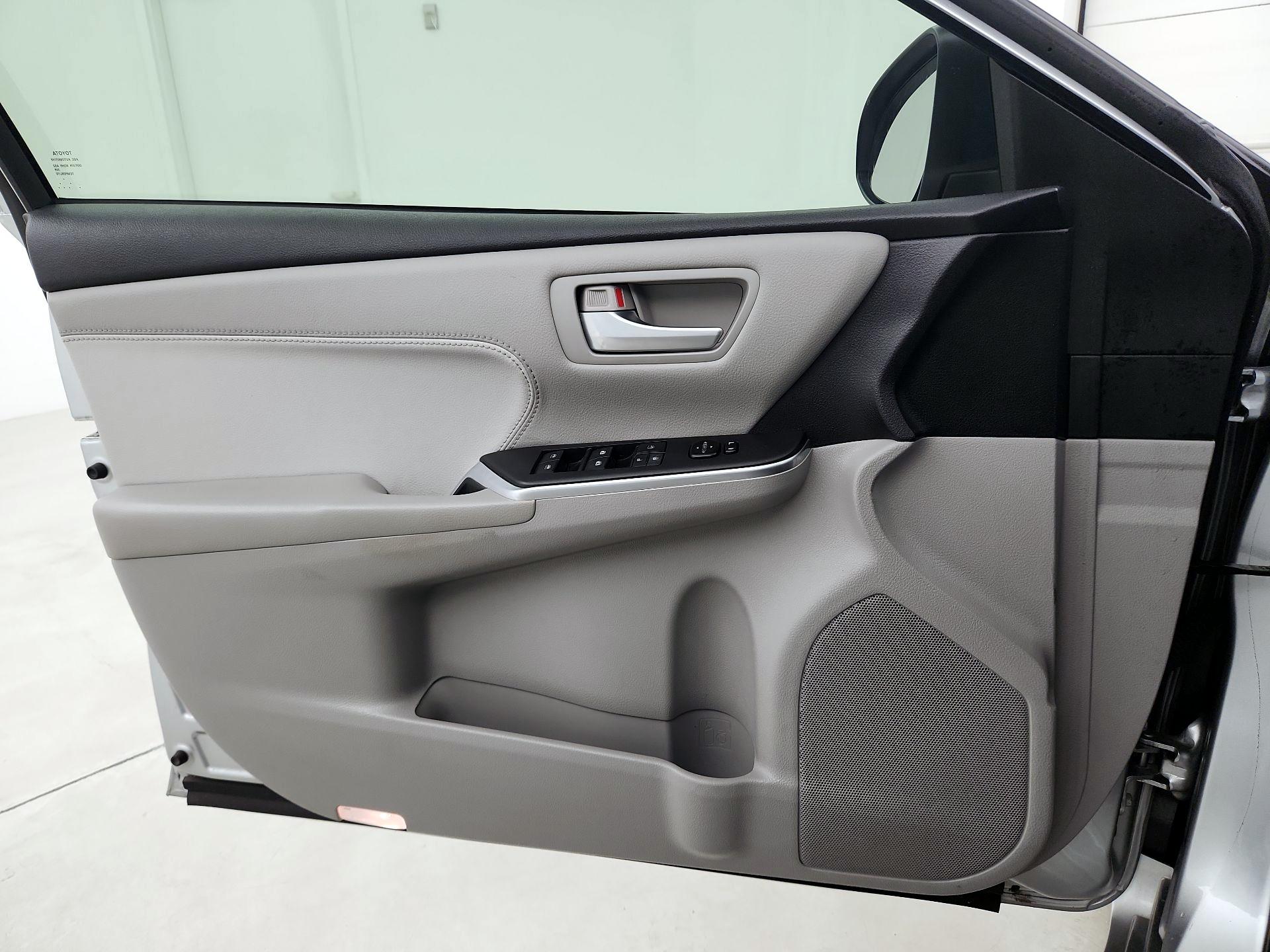 Thumbnail: 2015 Toyota Camry - 12