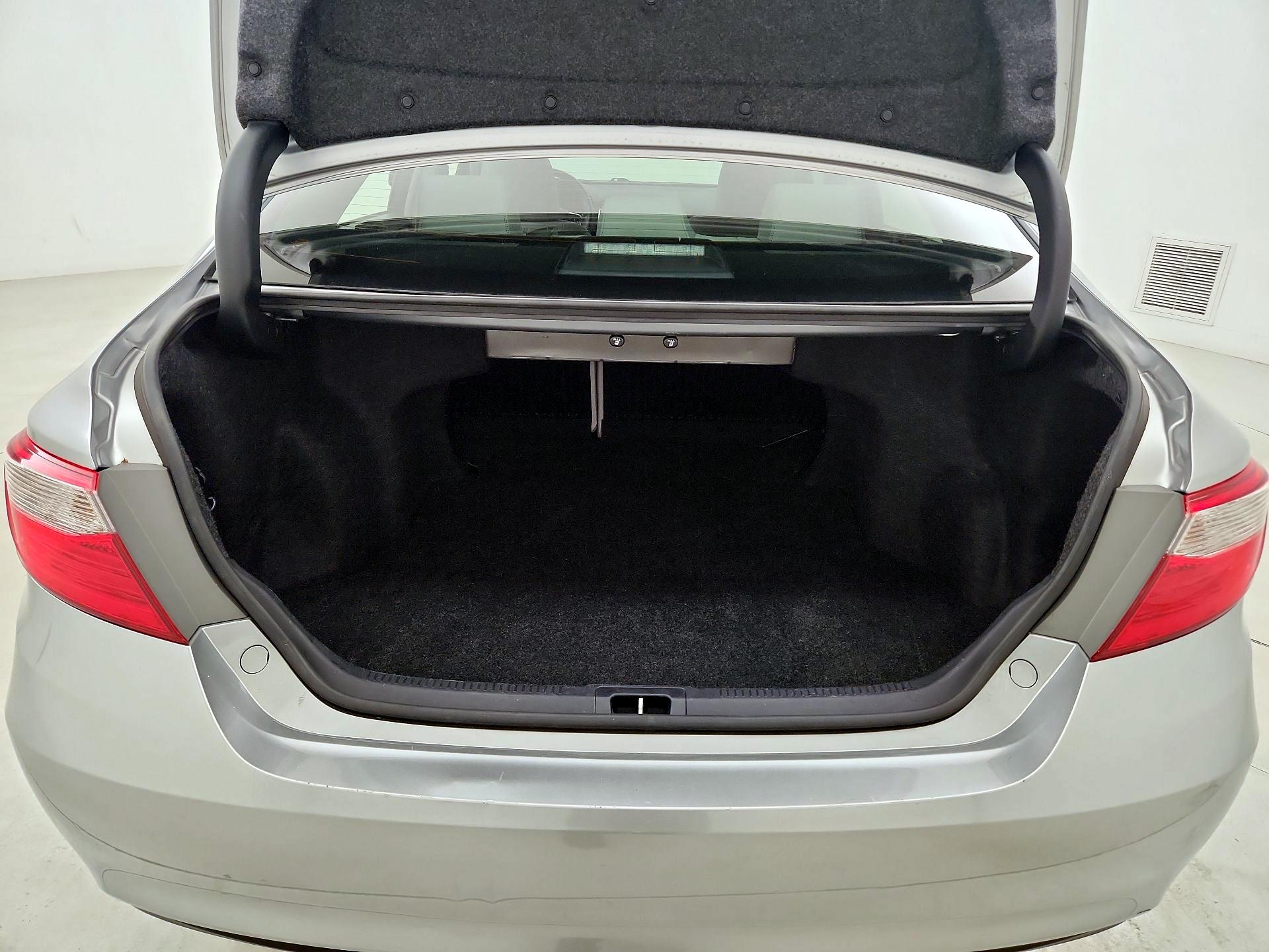 Thumbnail: 2015 Toyota Camry - 20