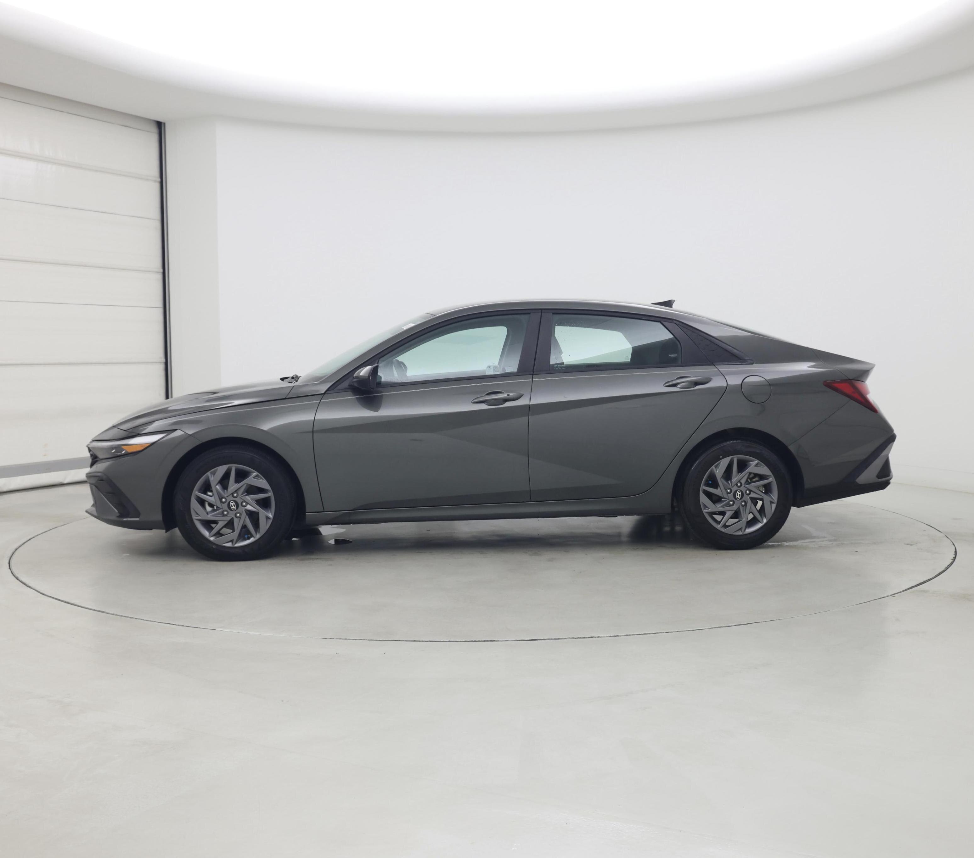 Thumbnail: 2024 Hyundai Elantra - 3