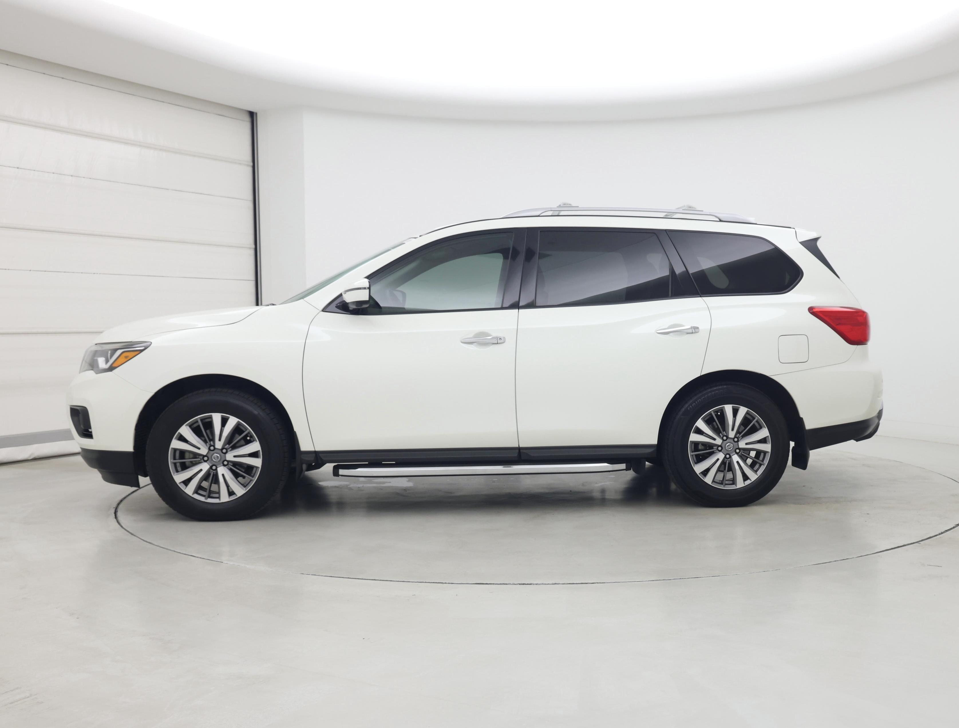 Thumbnail: 2020 Nissan Pathfinder - 3