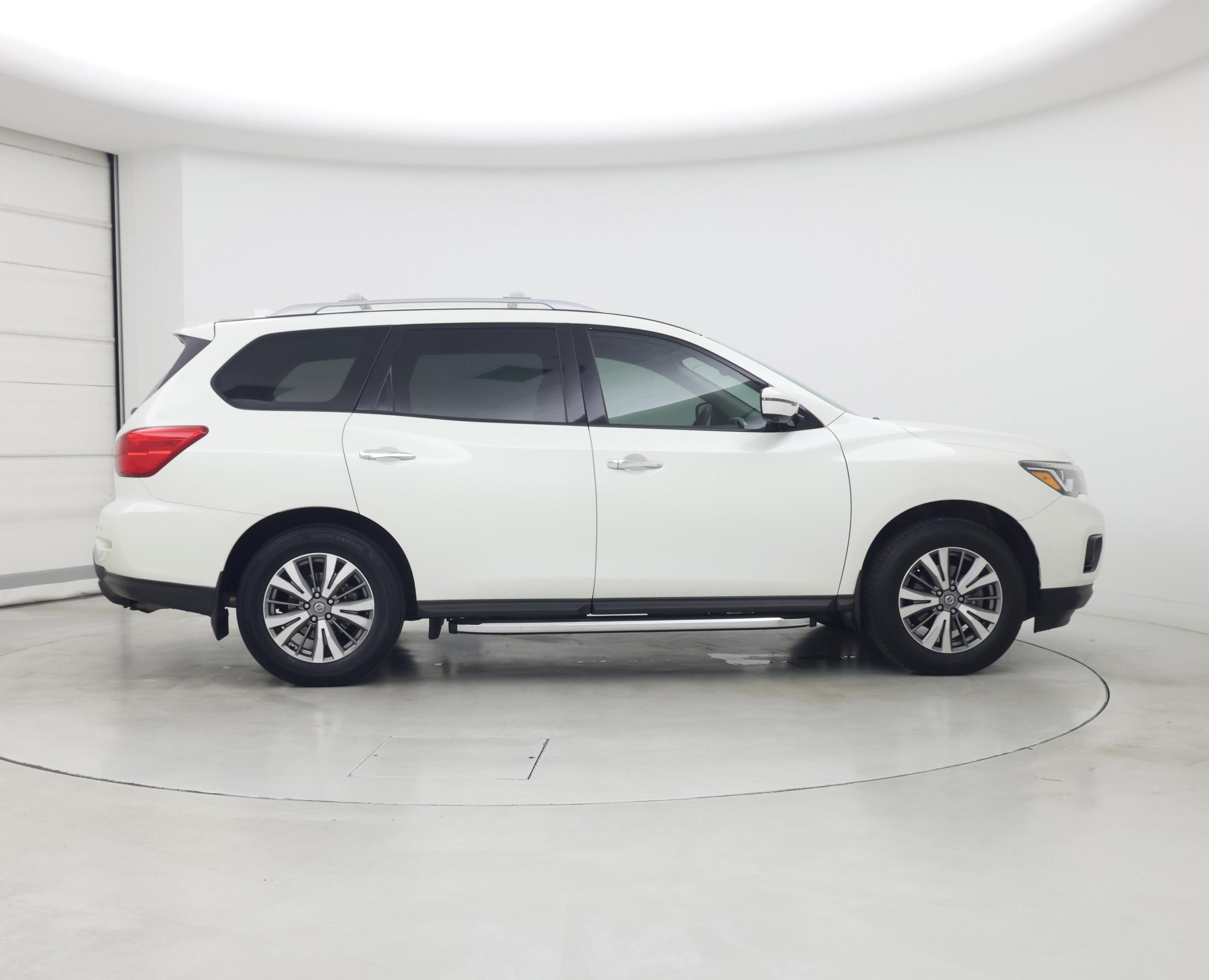 Thumbnail: 2020 Nissan Pathfinder - 7