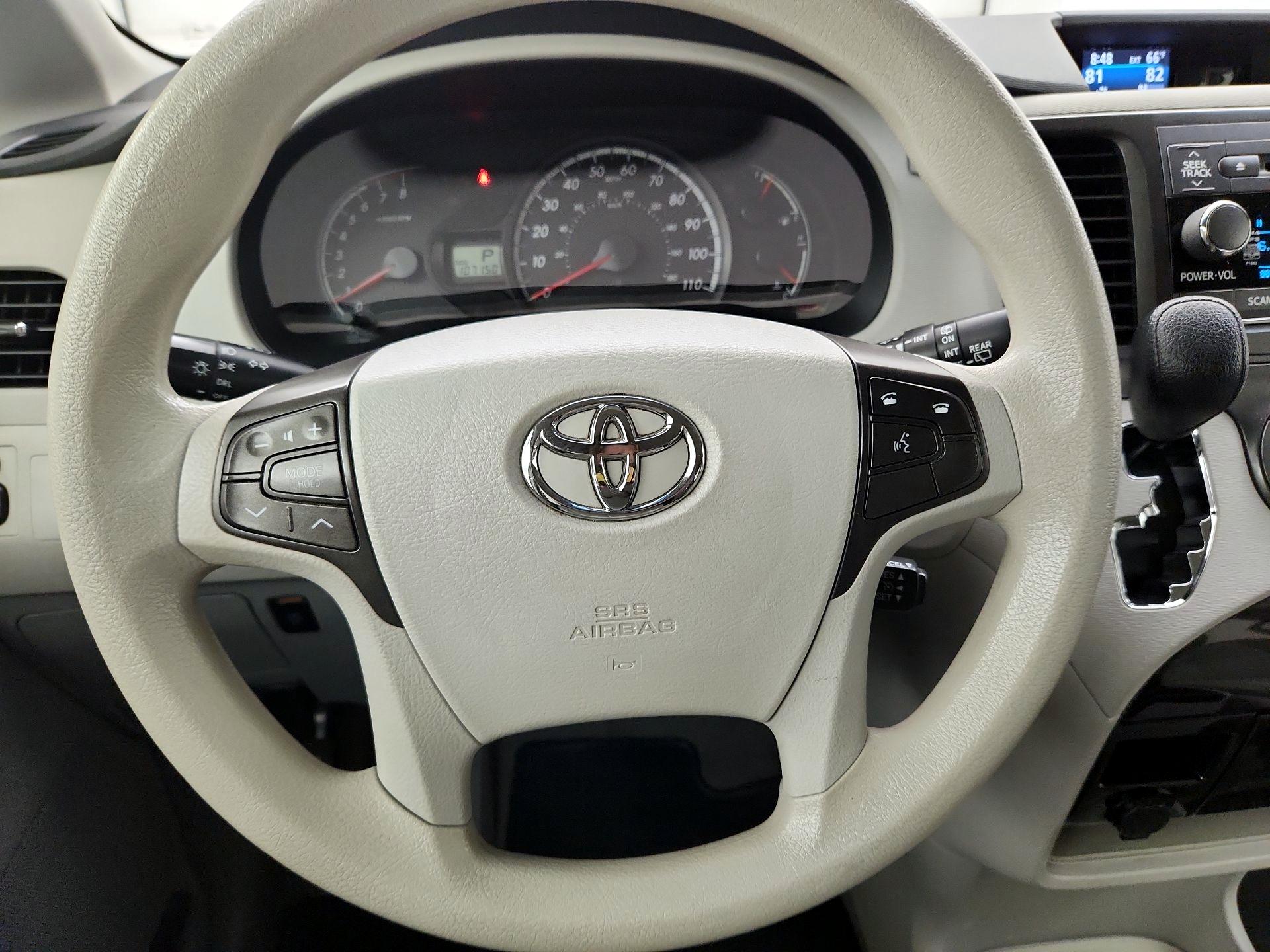 Thumbnail: 2014 Toyota Sienna - 10