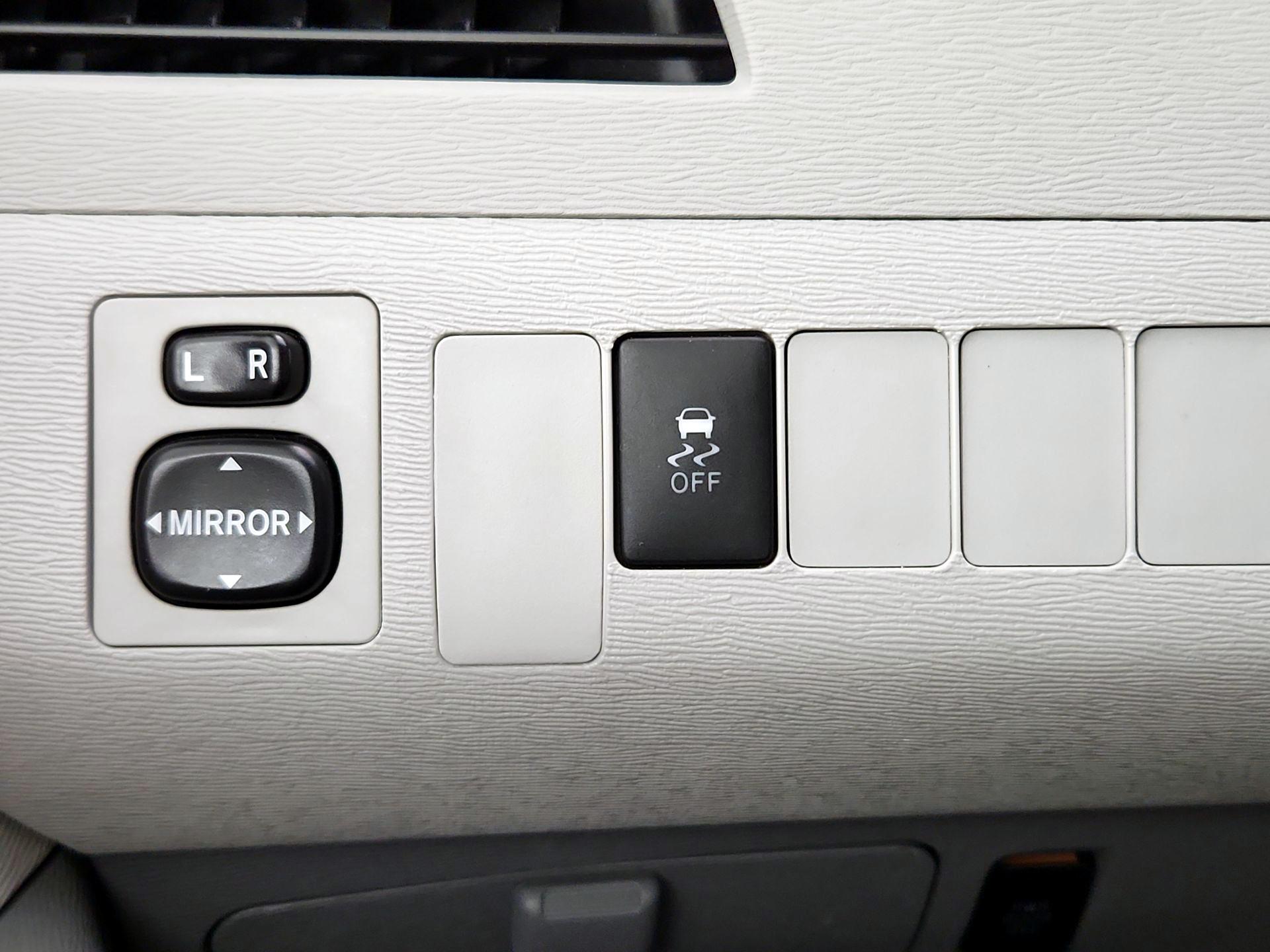 Thumbnail: 2014 Toyota Sienna - 13