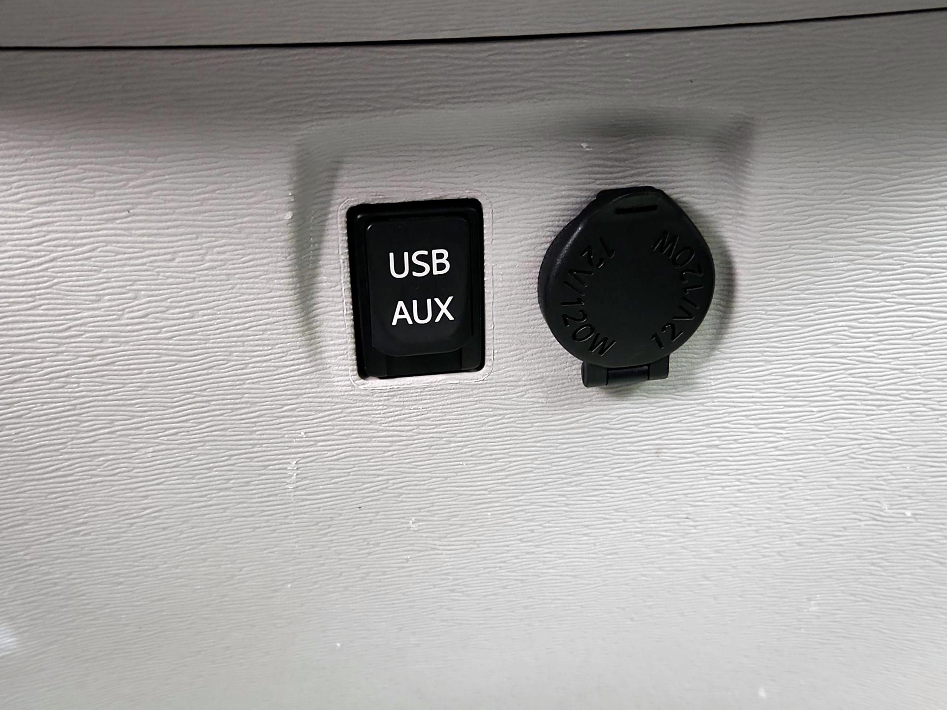 Thumbnail: 2014 Toyota Sienna - 18