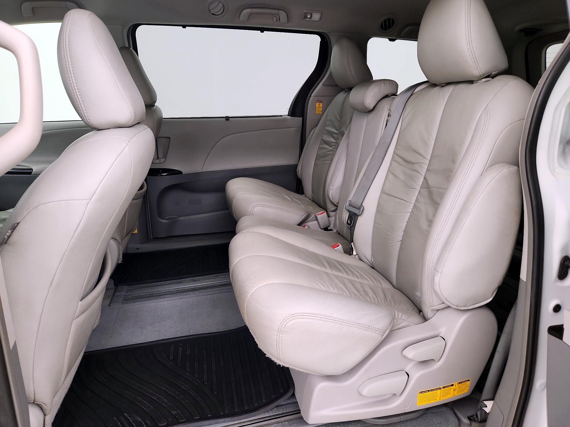 Thumbnail: 2014 Toyota Sienna - 19