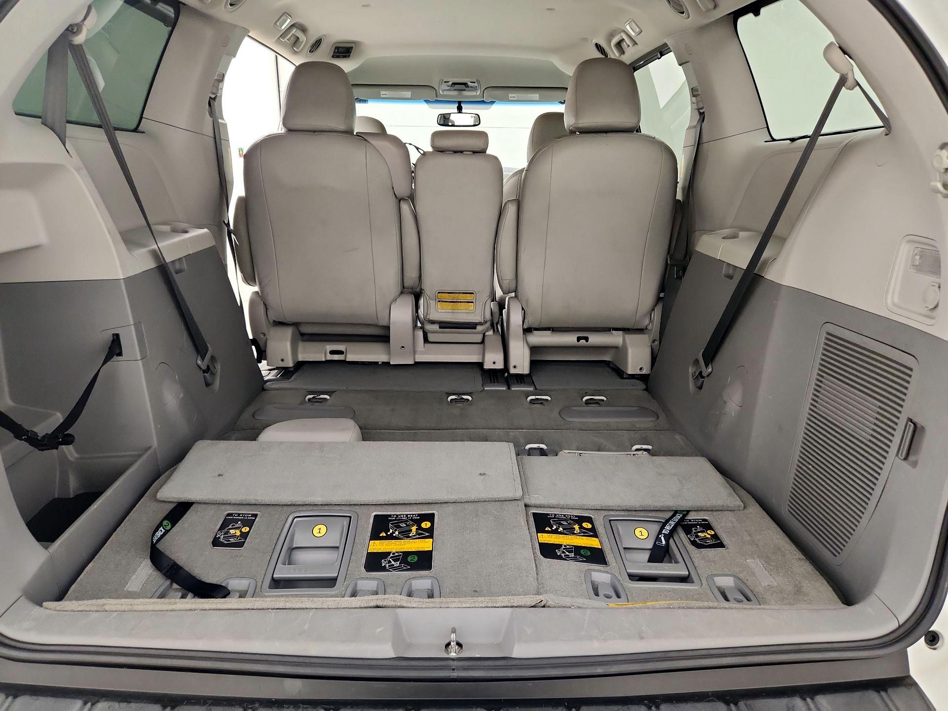 Thumbnail: 2014 Toyota Sienna - 20
