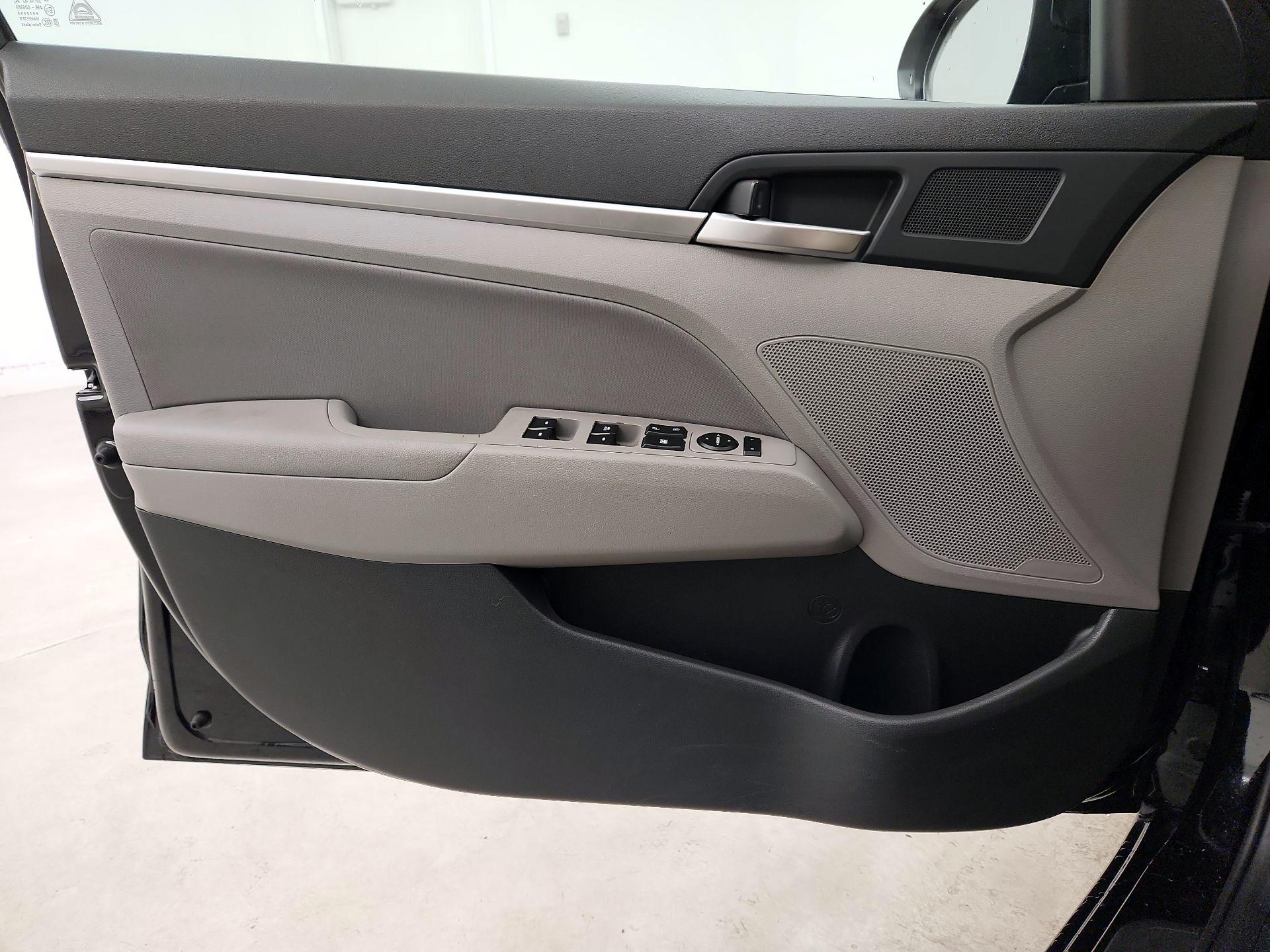 Thumbnail: 2020 Hyundai Elantra - 12