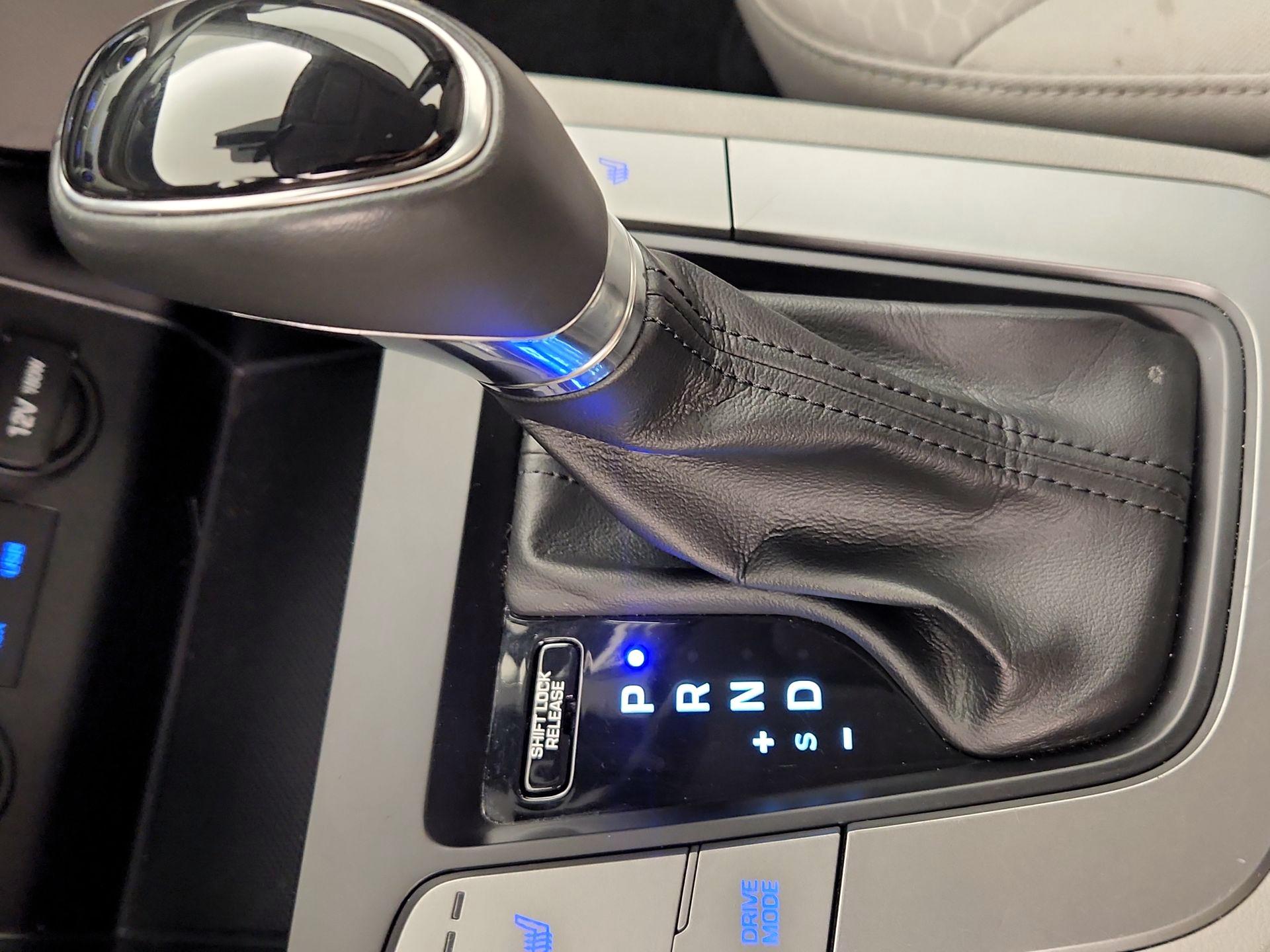 Thumbnail: 2020 Hyundai Elantra - 17