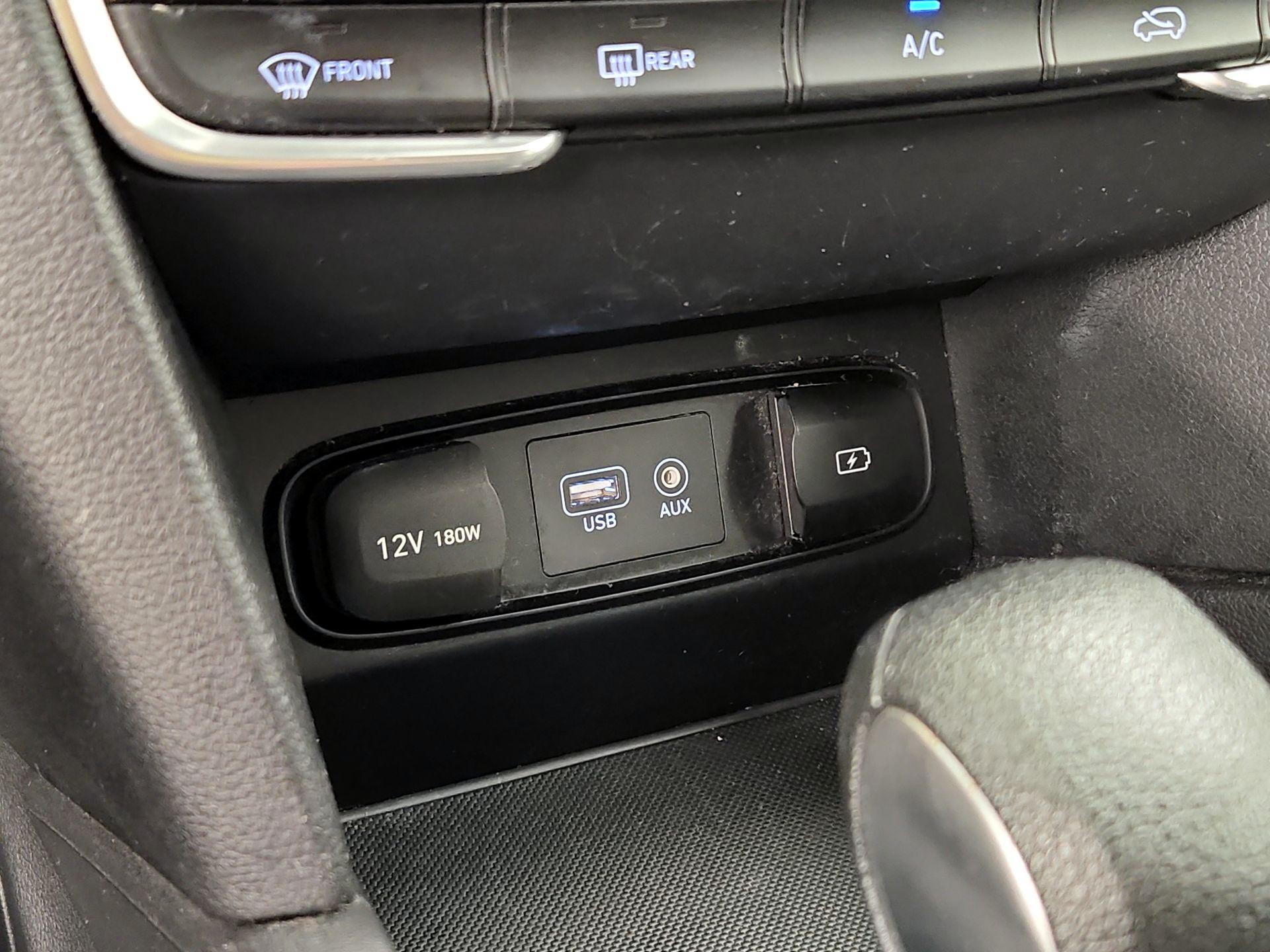 Thumbnail: 2019 Hyundai Santa Fe - 18