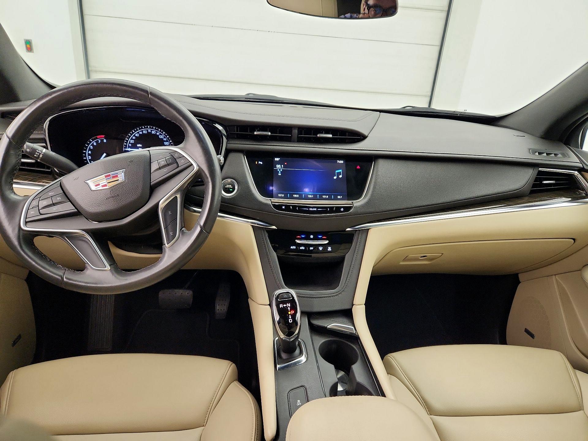 Thumbnail: 2017 Cadillac XT5 - 9
