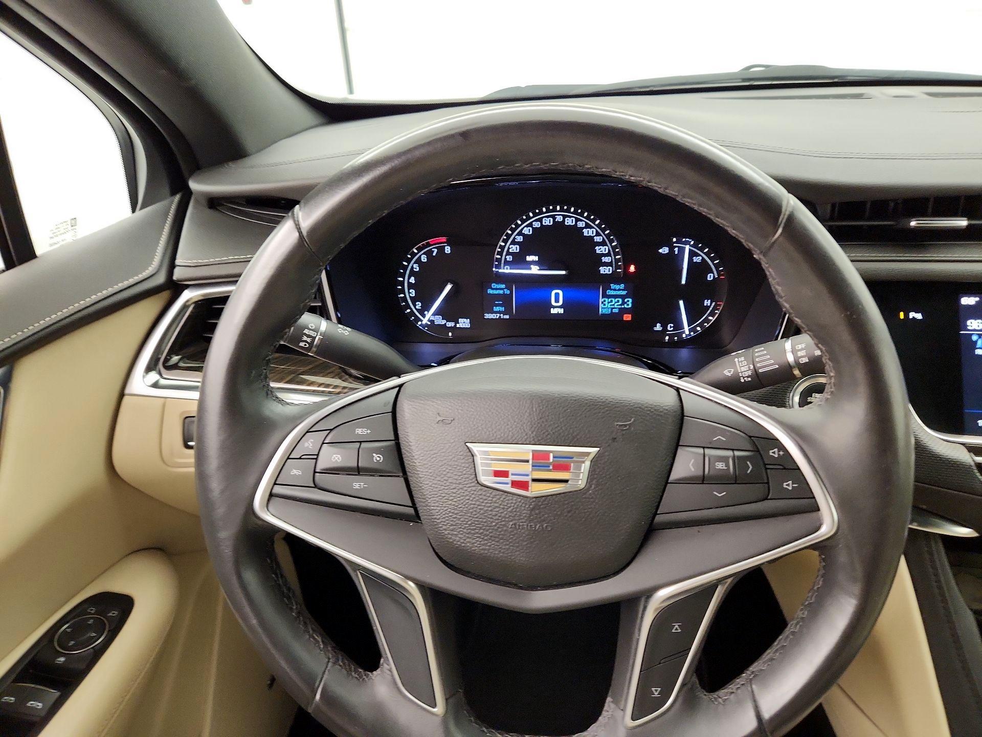 Thumbnail: 2017 Cadillac XT5 - 10