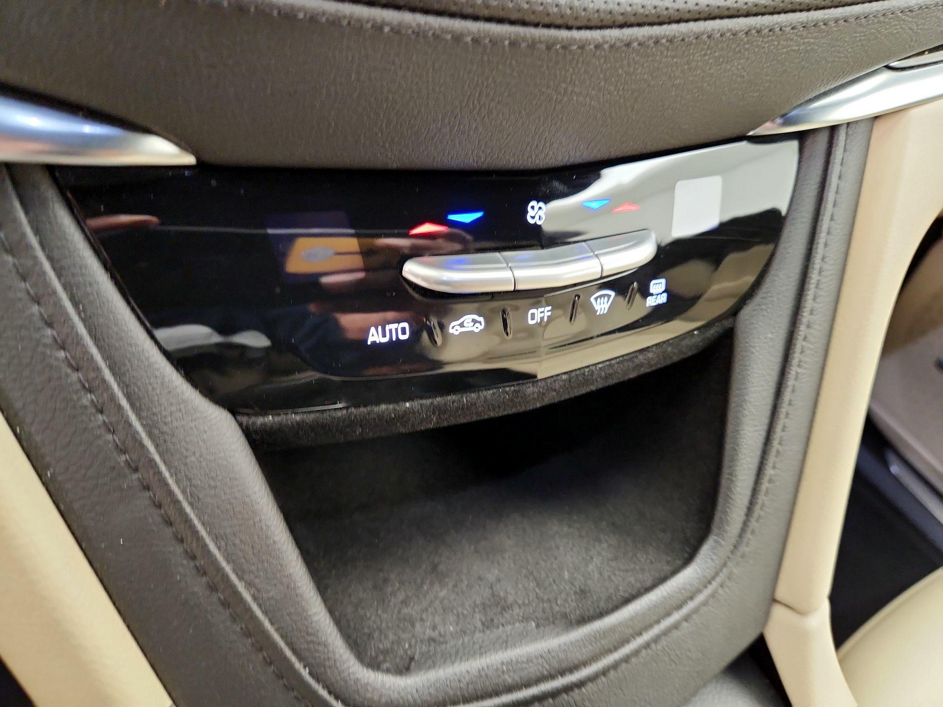 Thumbnail: 2017 Cadillac XT5 - 16