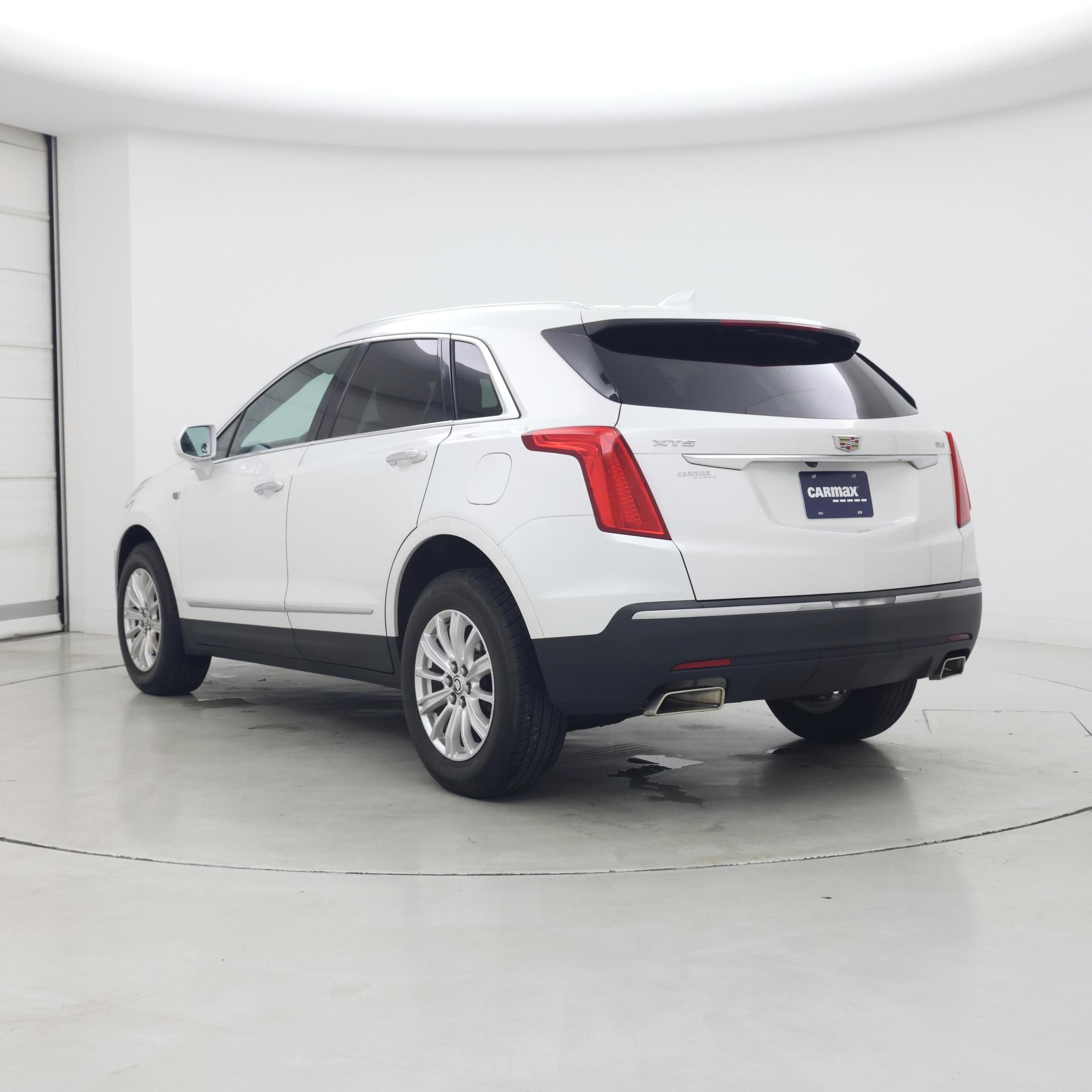 Thumbnail: 2017 Cadillac XT5 - 2