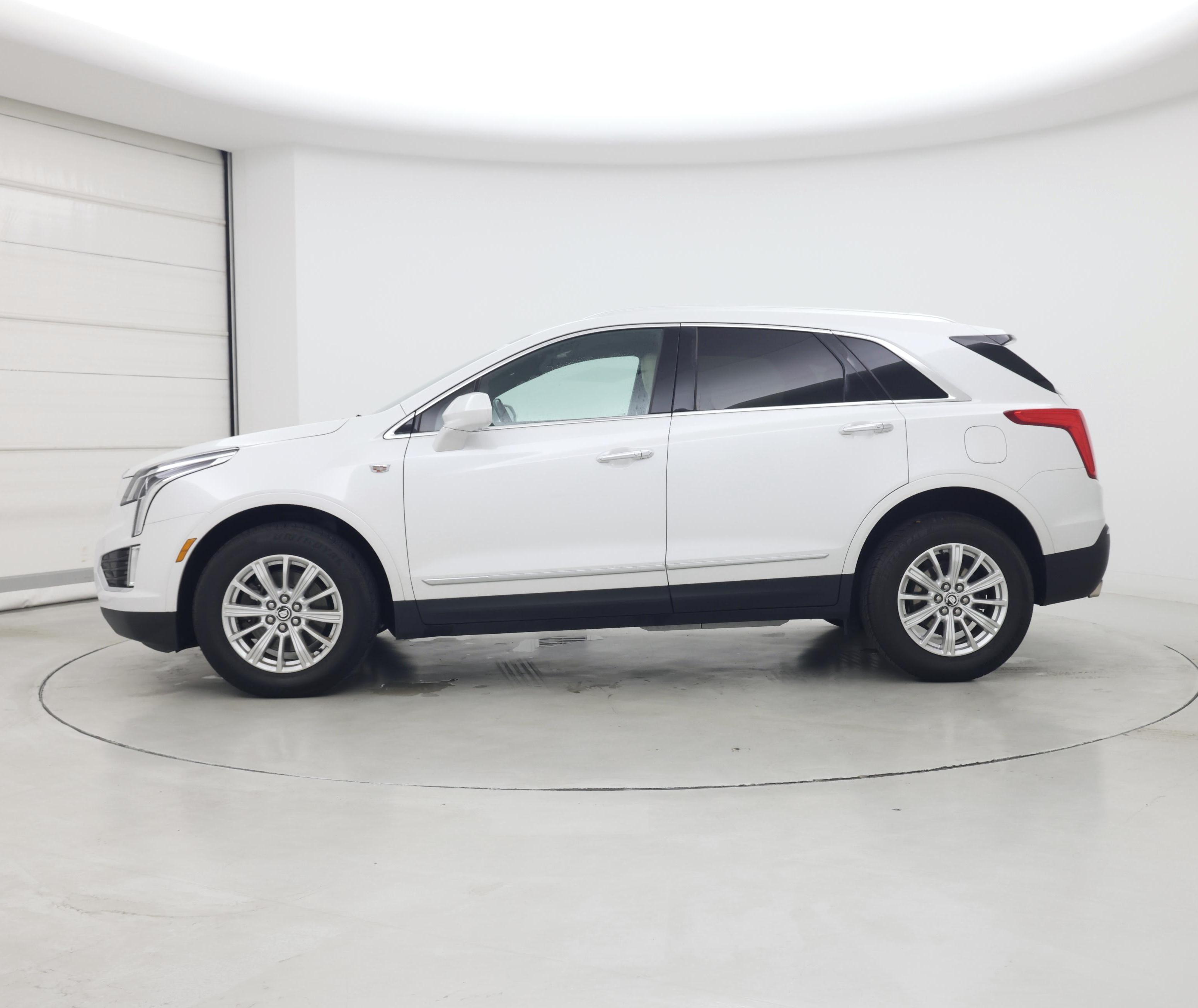 Thumbnail: 2017 Cadillac XT5 - 3