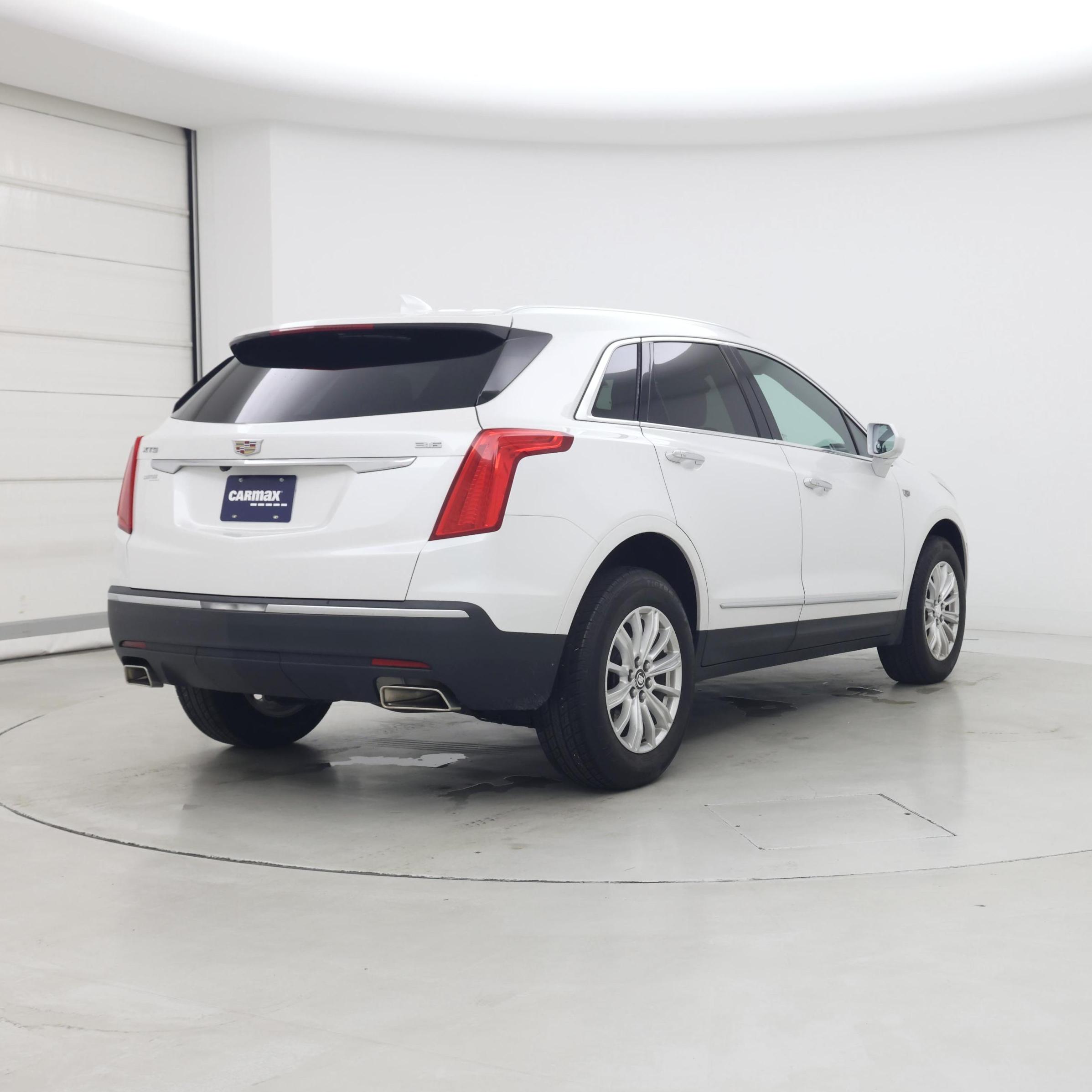 Thumbnail: 2017 Cadillac XT5 - 8