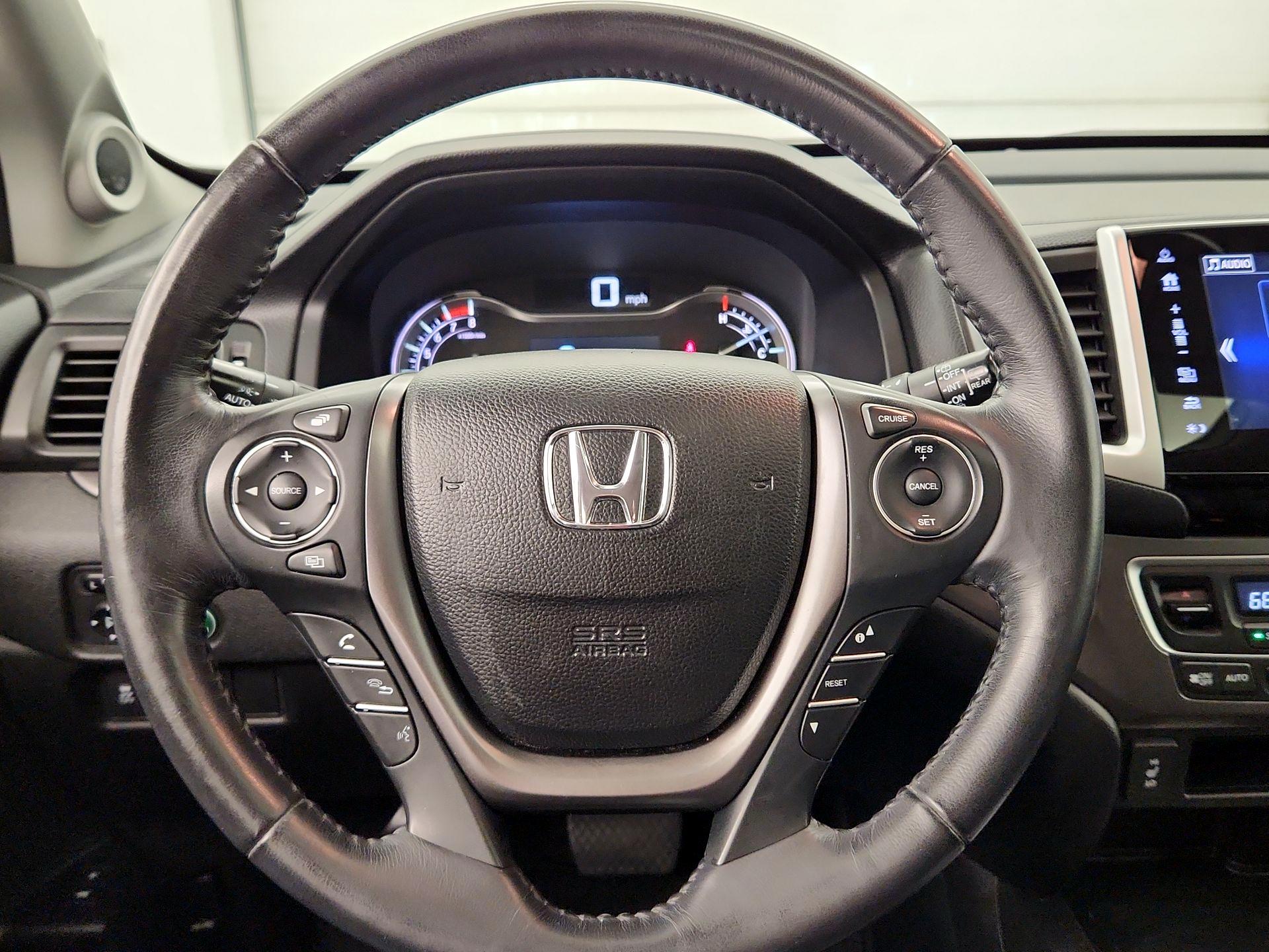 Thumbnail: 2017 Honda Pilot - 10