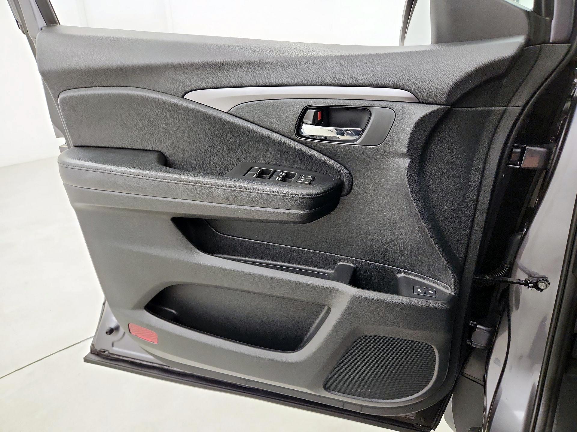 Thumbnail: 2017 Honda Pilot - 12