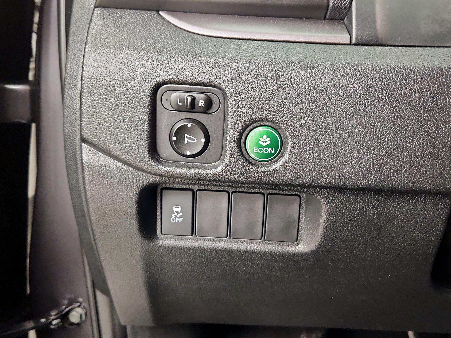 Thumbnail: 2017 Honda Pilot - 13