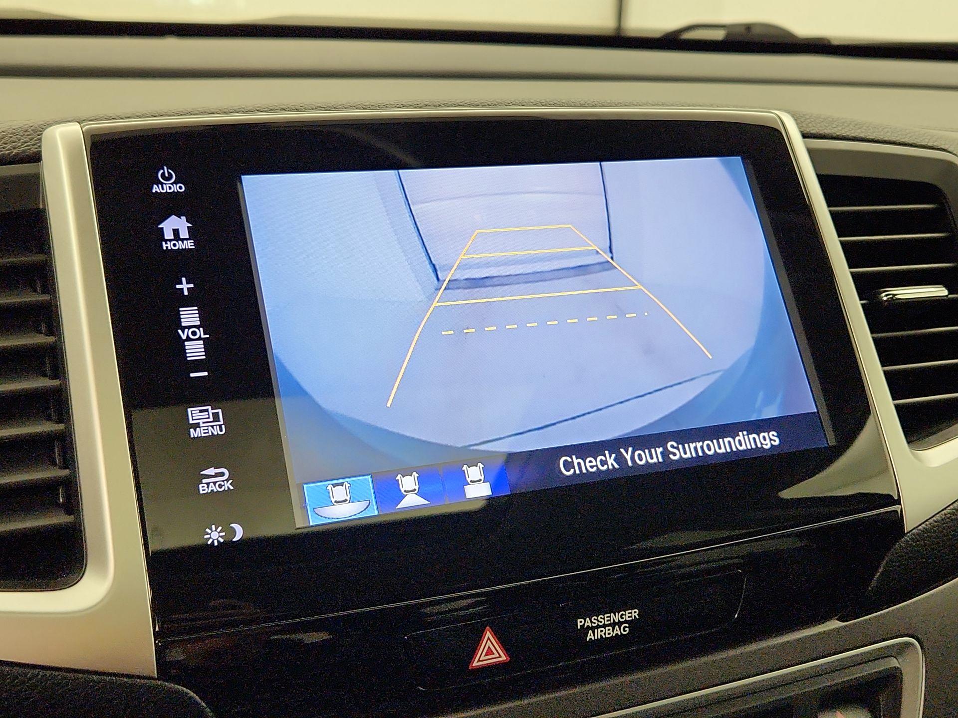 Thumbnail: 2017 Honda Pilot - 14