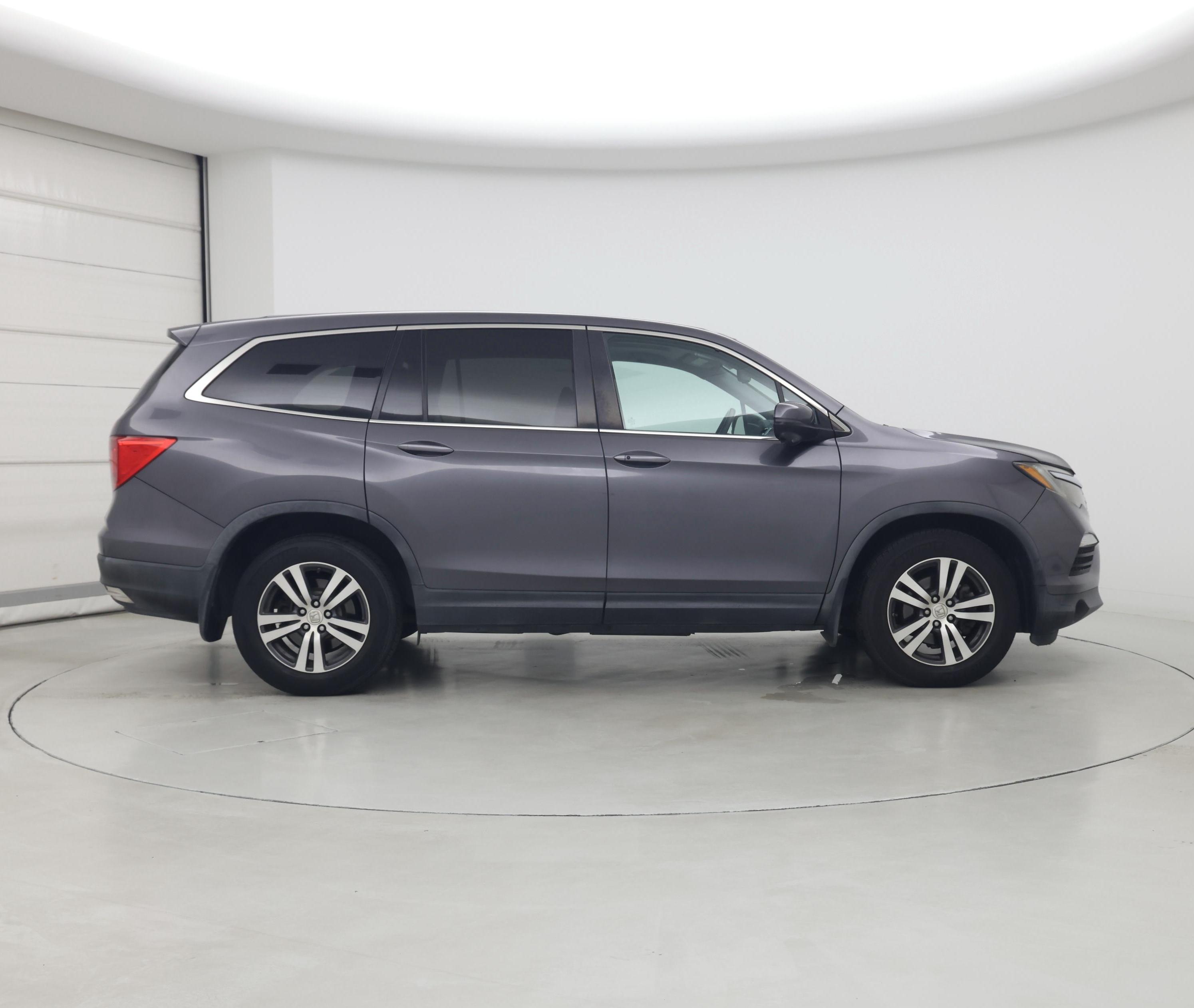 Thumbnail: 2017 Honda Pilot - 7