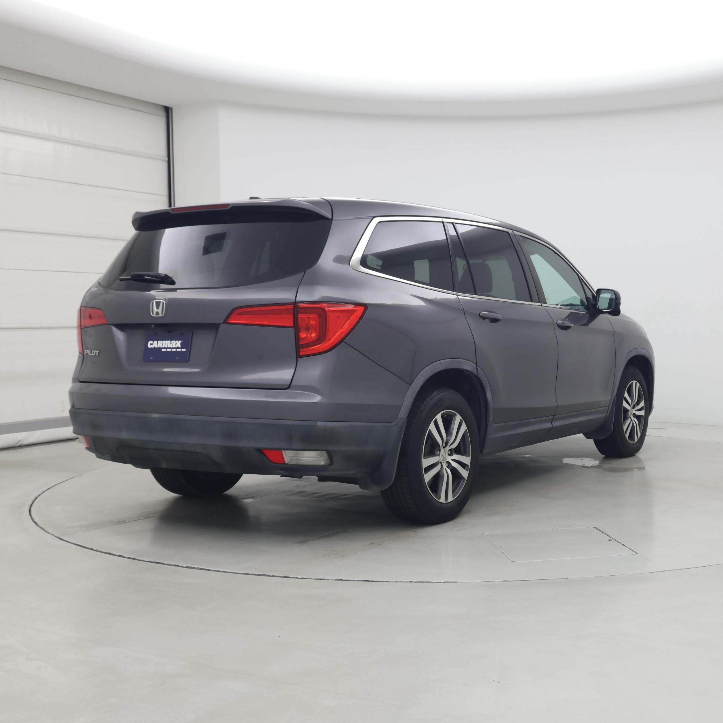 Thumbnail: 2017 Honda Pilot - 8