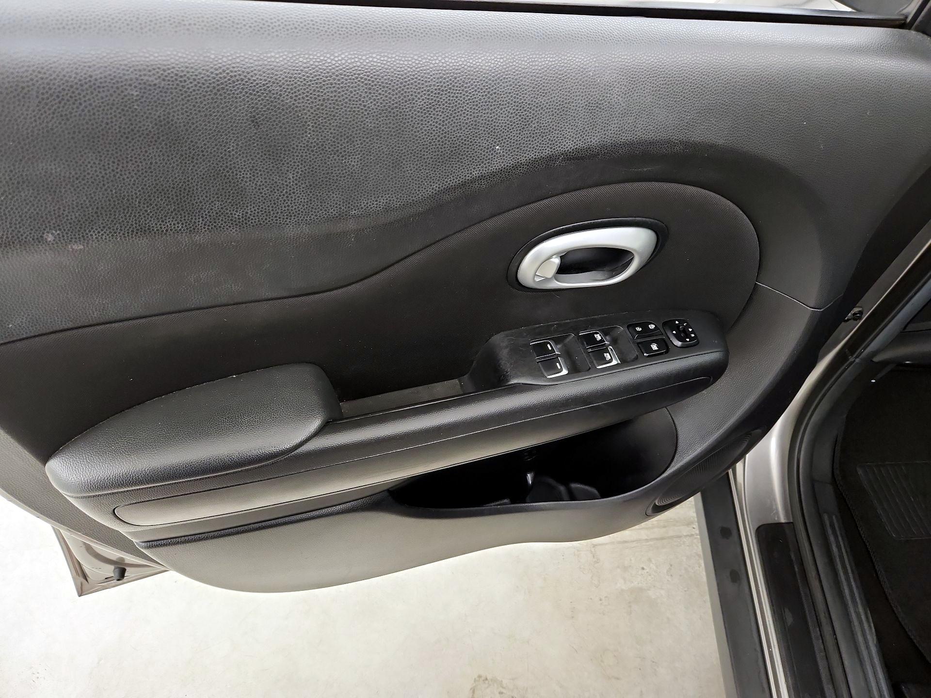 Thumbnail: 2018 Kia Soul - 12