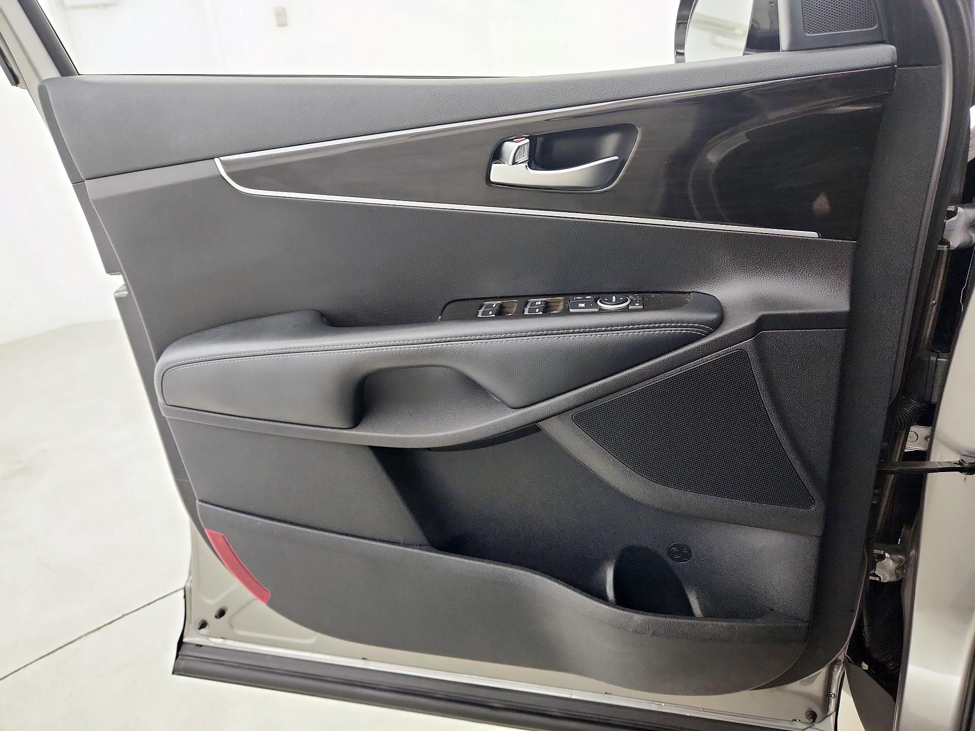 Thumbnail: 2019 Kia Sorento - 12