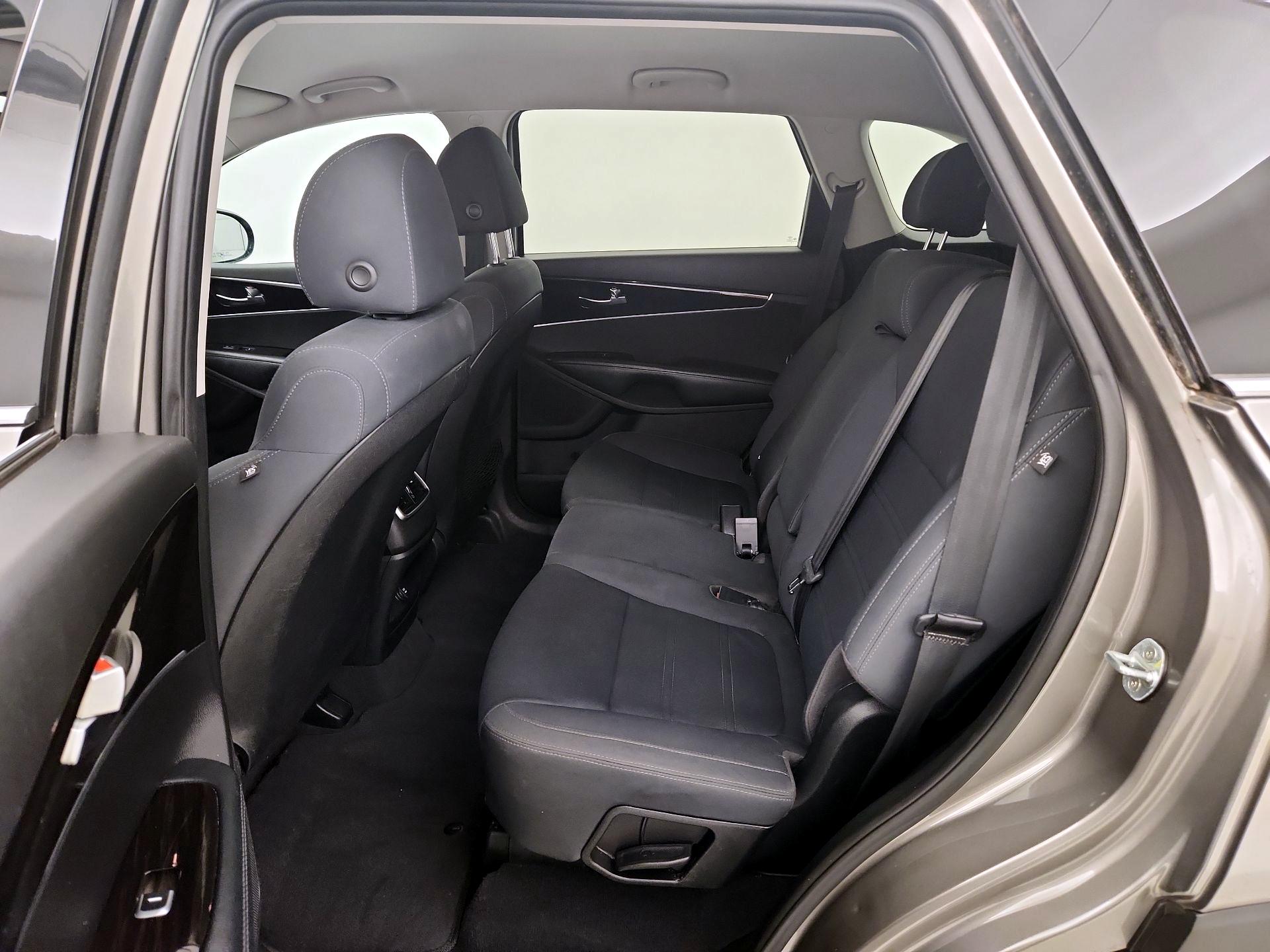Thumbnail: 2019 Kia Sorento - 19