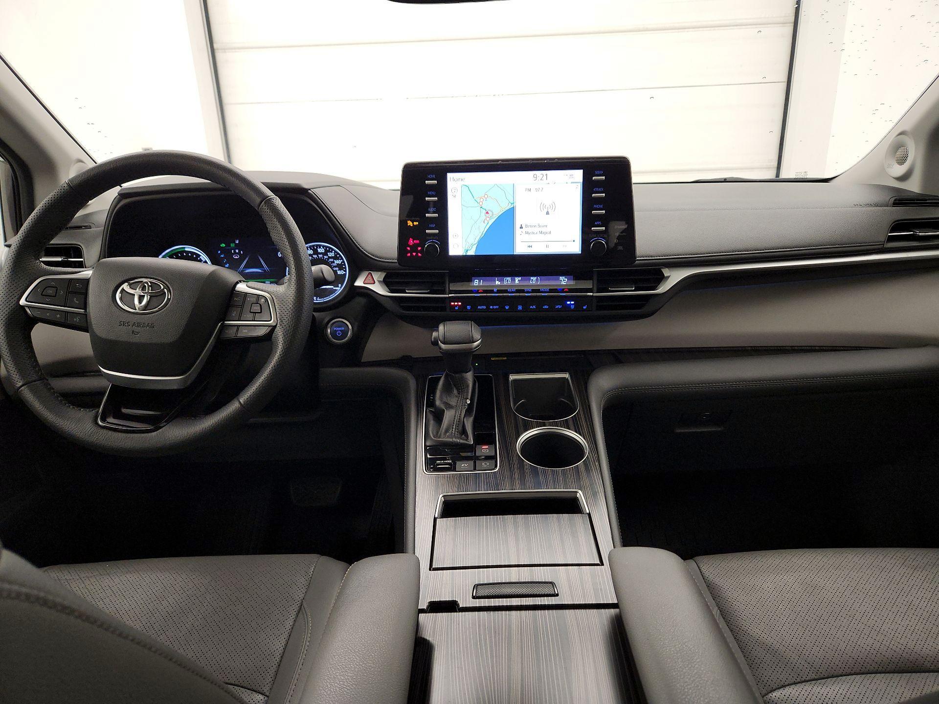 Thumbnail: 2021 Toyota Sienna - 9