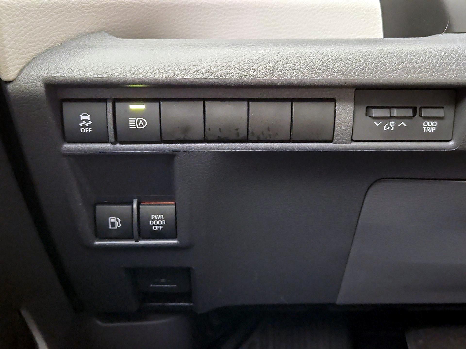 Thumbnail: 2021 Toyota Sienna - 13