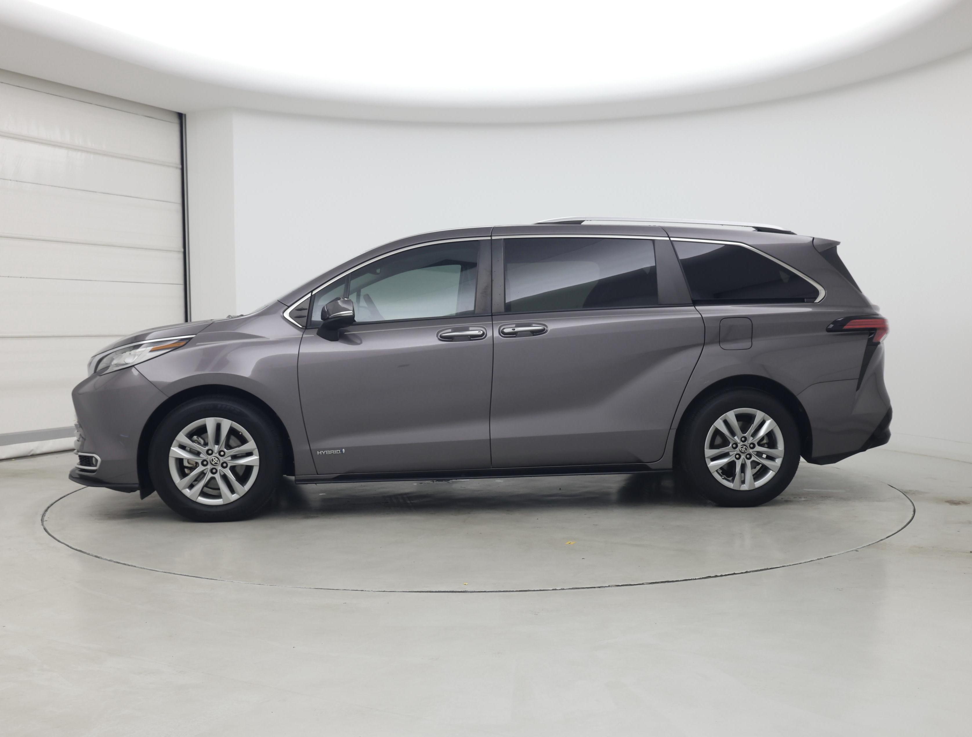 Thumbnail: 2021 Toyota Sienna - 3