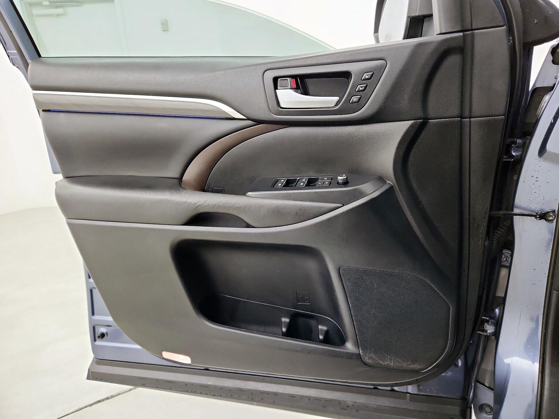 Thumbnail: 2018 Toyota Highlander - 12