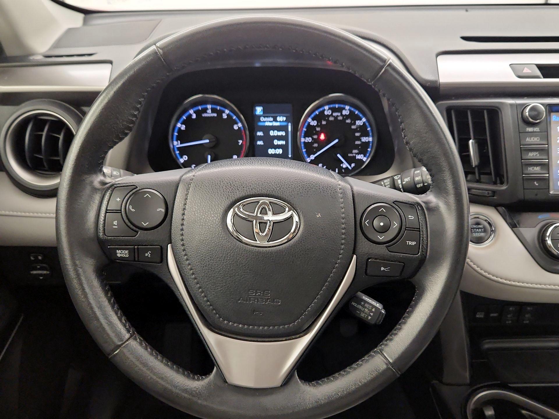 Thumbnail: 2016 Toyota RAV4 - 10