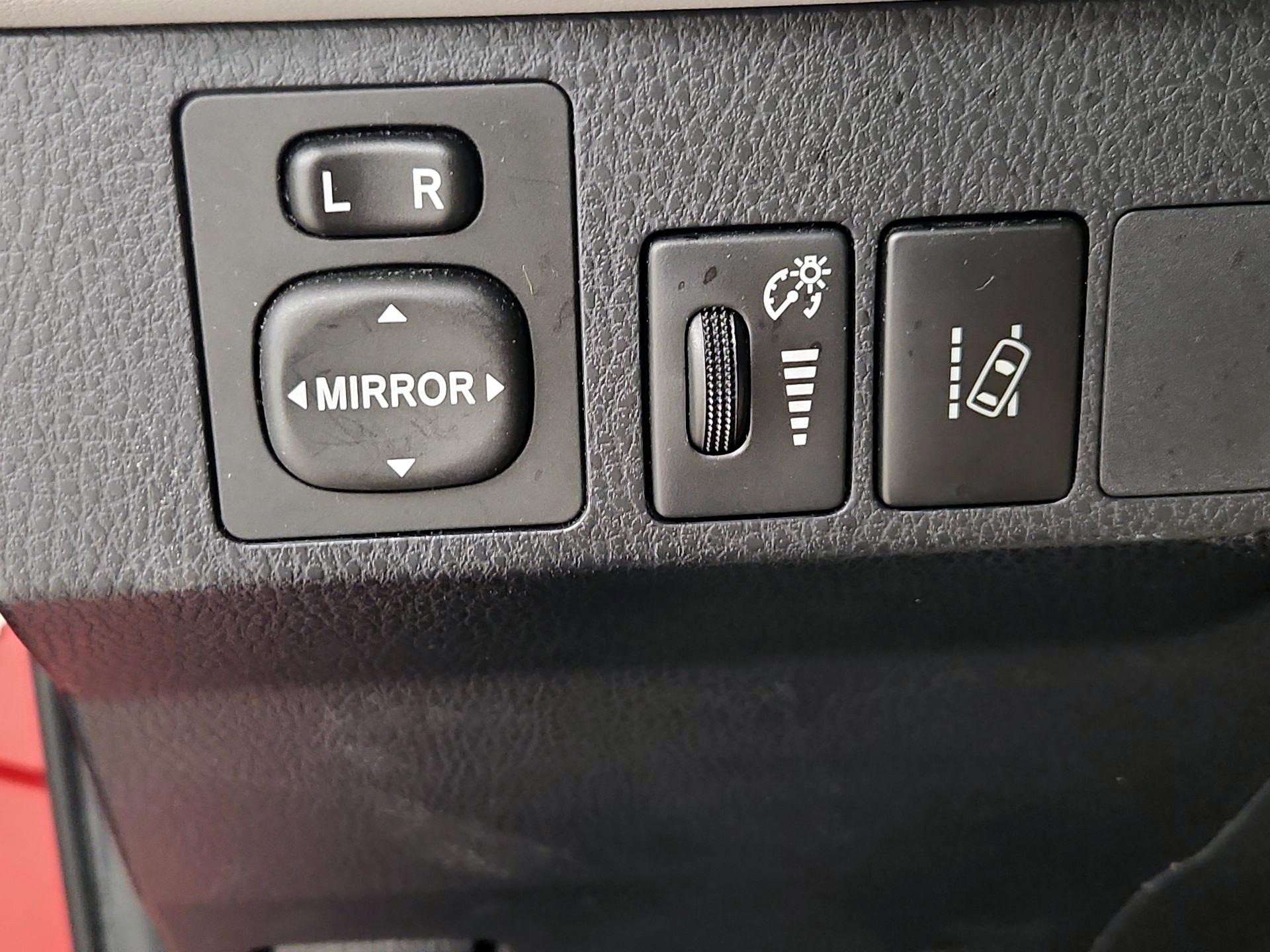 Thumbnail: 2016 Toyota RAV4 - 13
