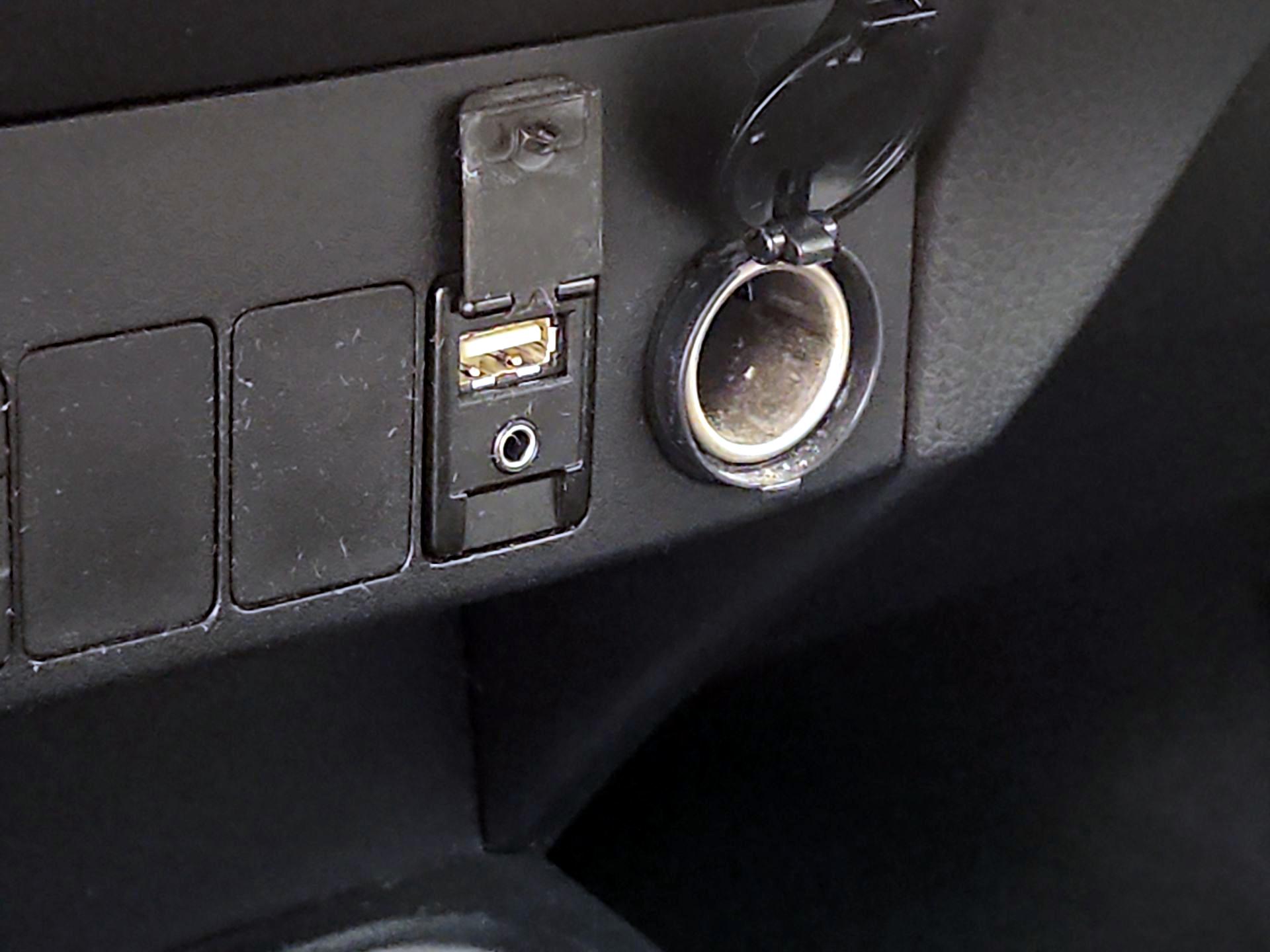 Thumbnail: 2016 Toyota RAV4 - 18