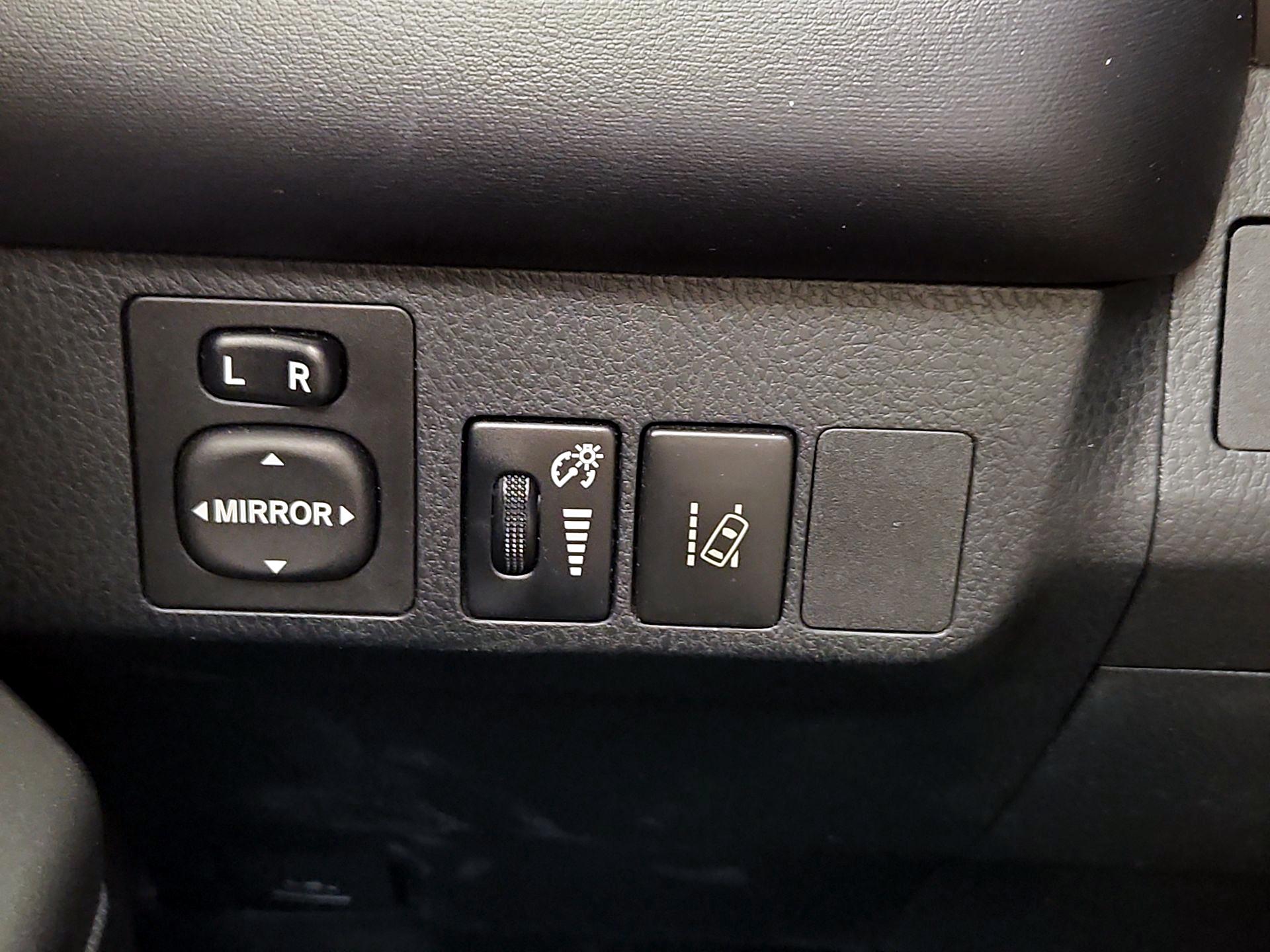 Thumbnail: 2018 Toyota RAV4 - 13