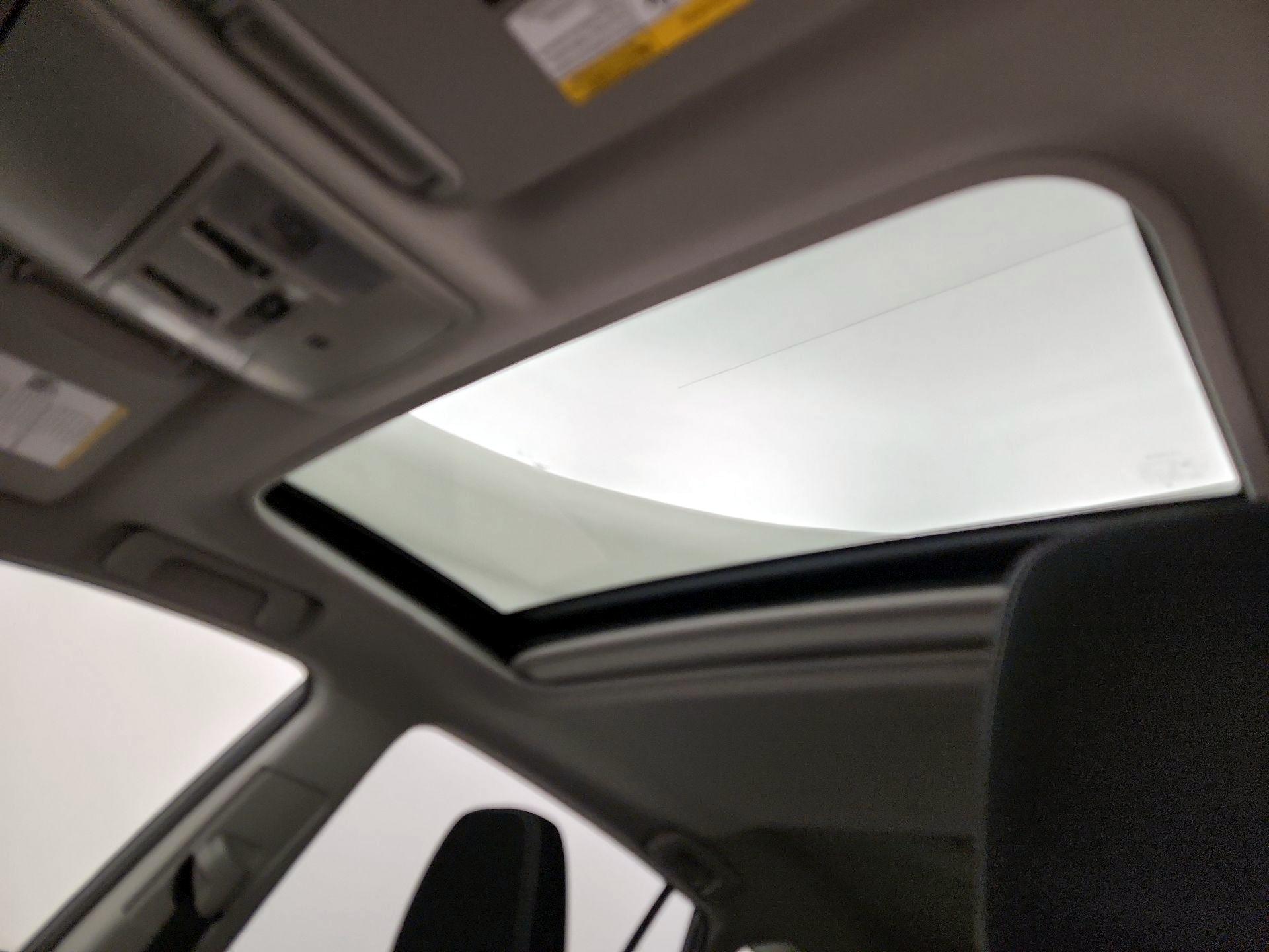 Thumbnail: 2018 Toyota RAV4 - 19