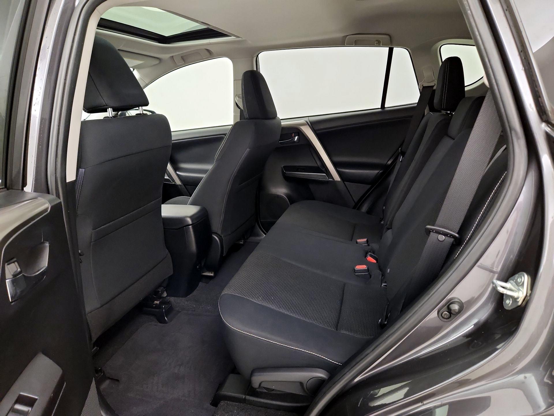 Thumbnail: 2018 Toyota RAV4 - 20