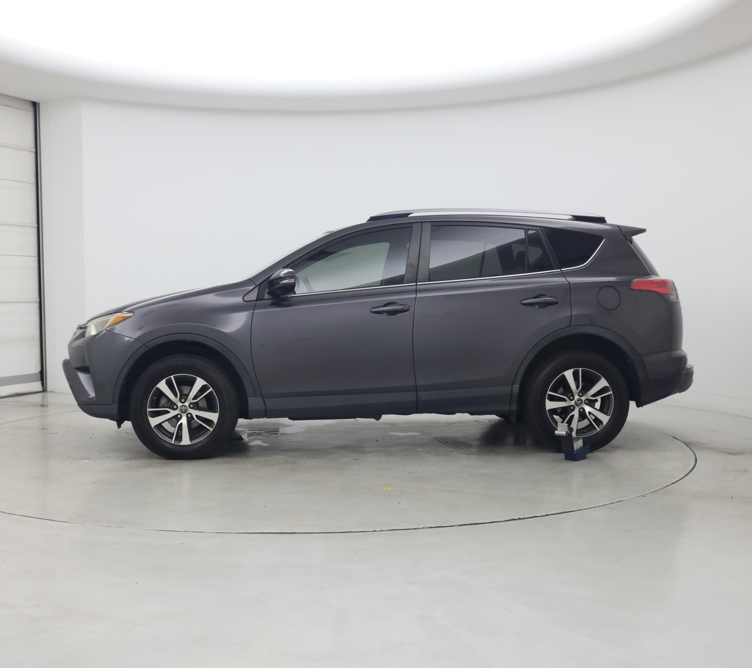 Thumbnail: 2018 Toyota RAV4 - 3